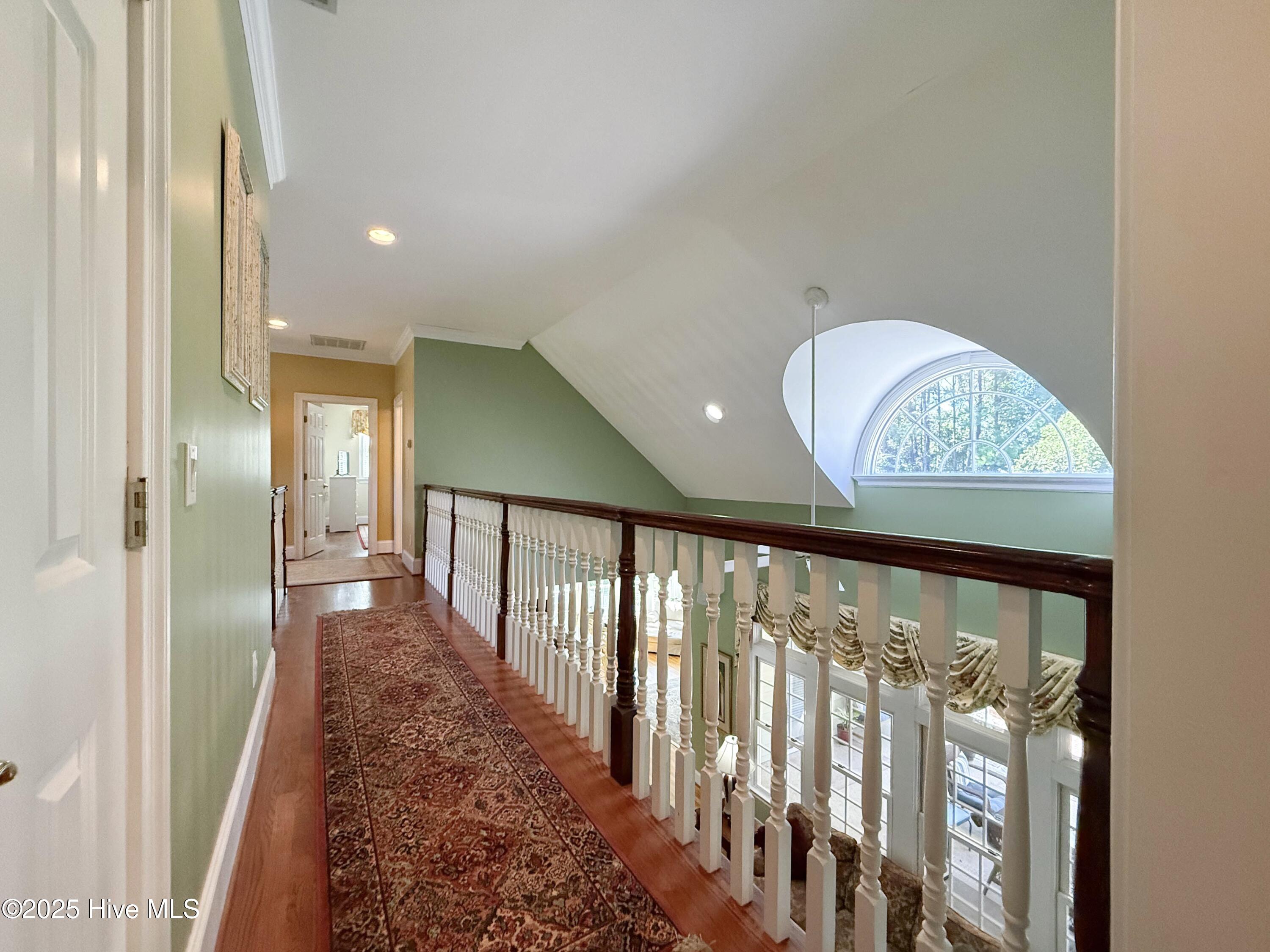 100561292 | Photo 68