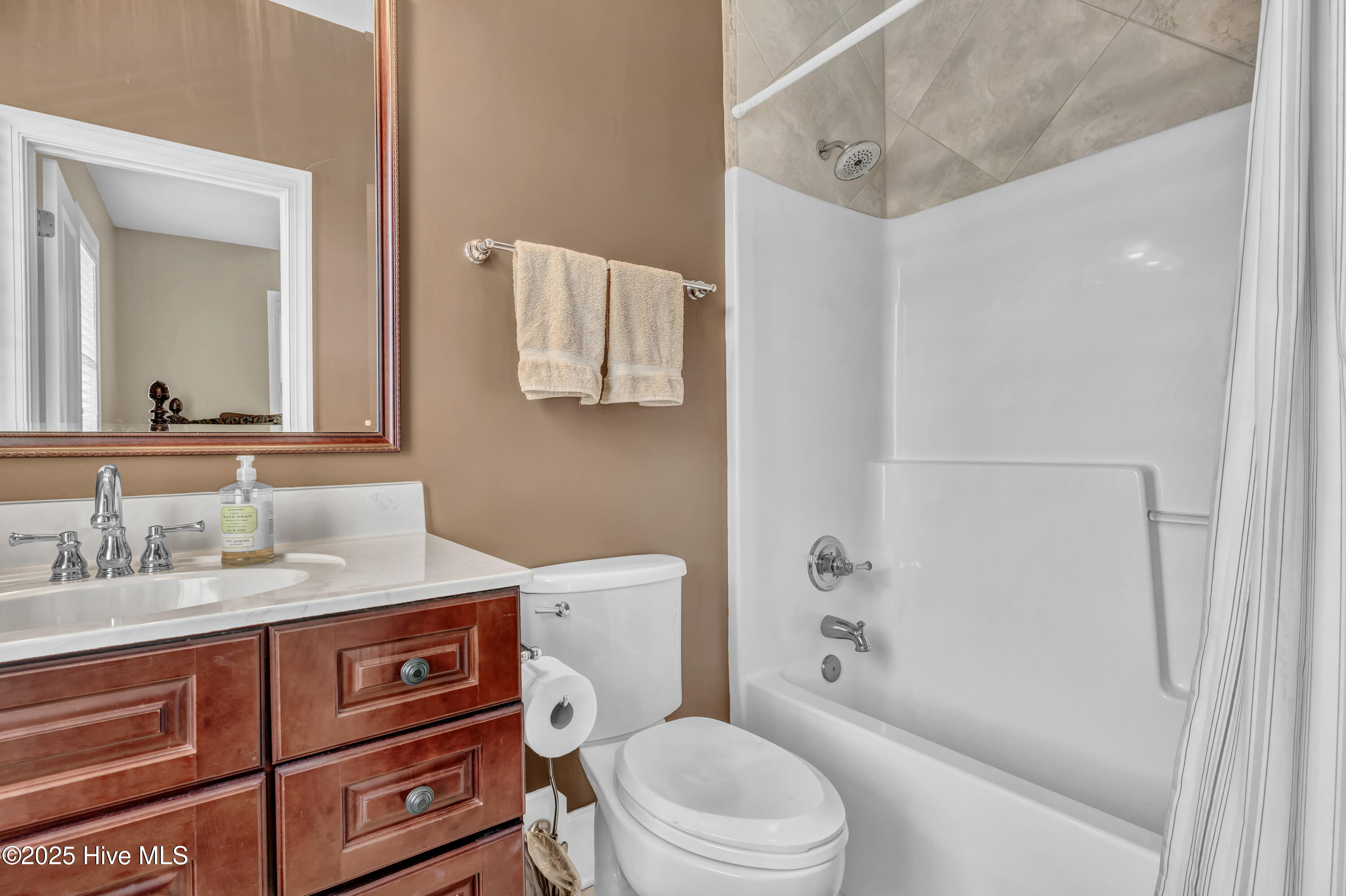 100504337 | Photo 35