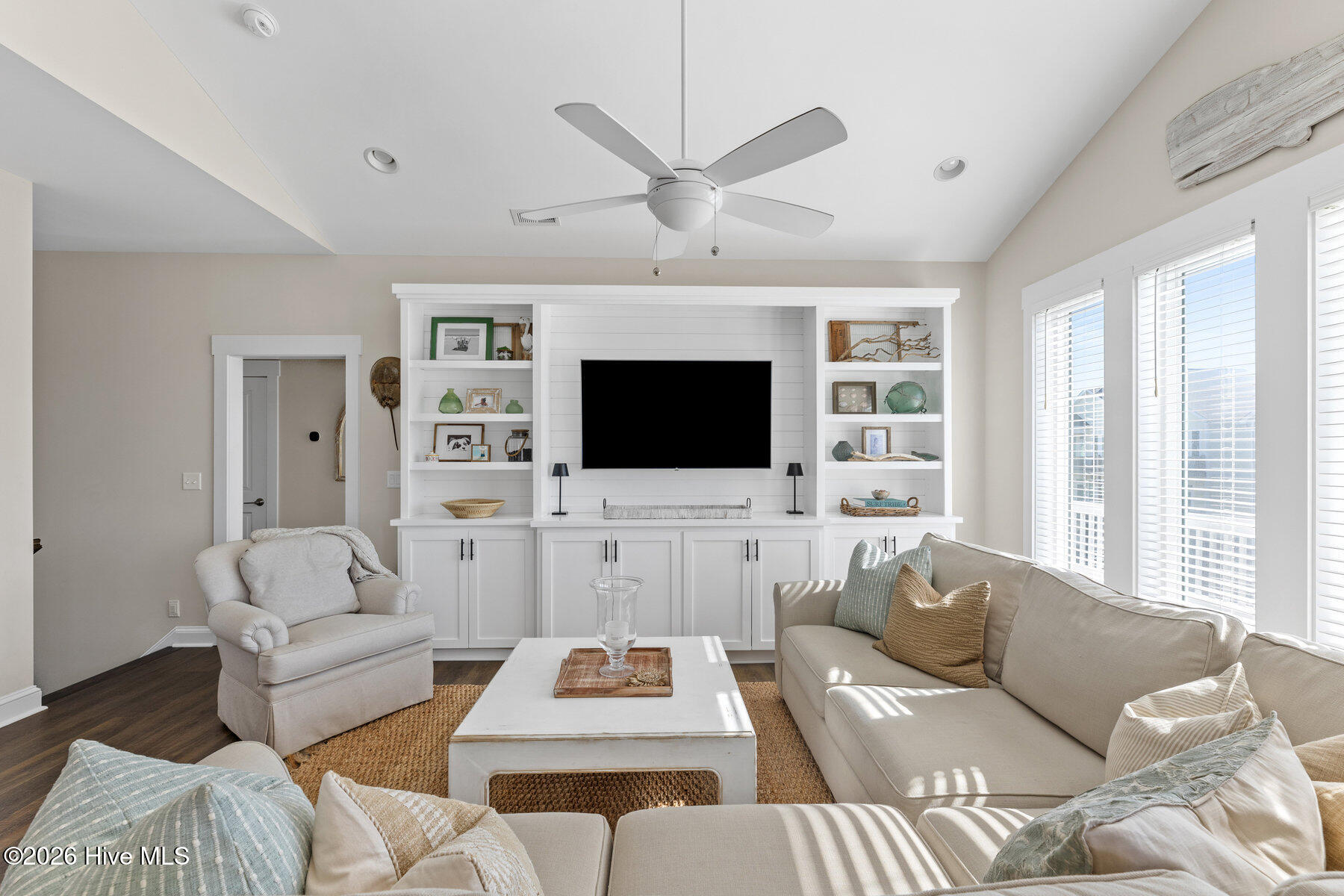 100555892 | Photo 15