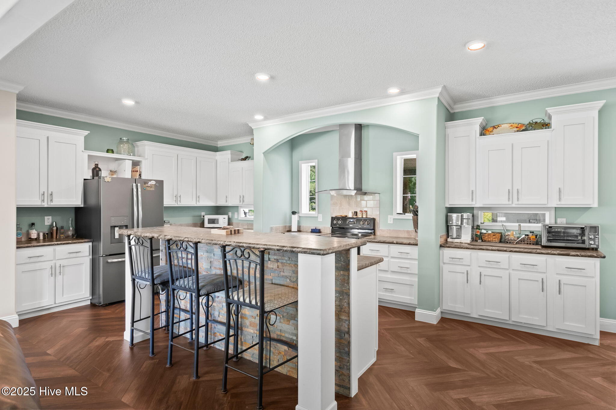 100518984 | Photo 10