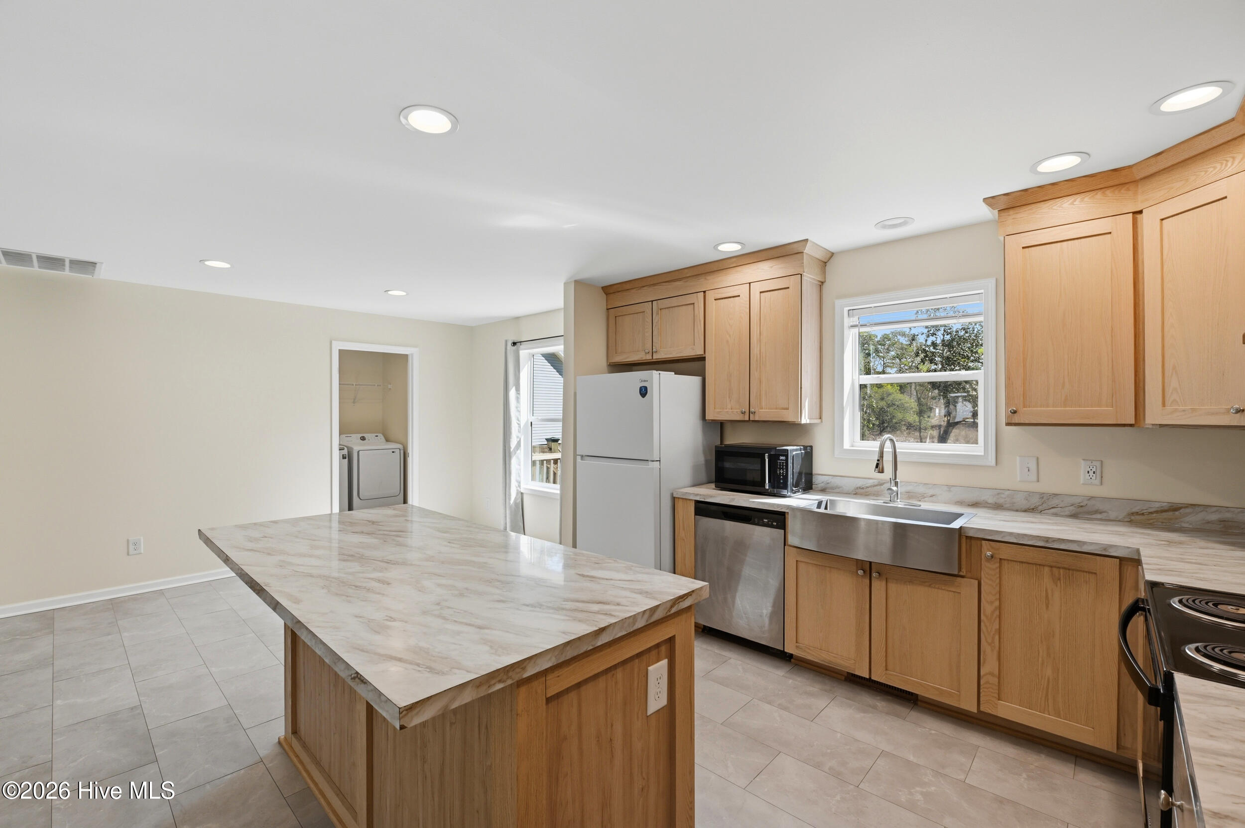 100561337 | Photo 13