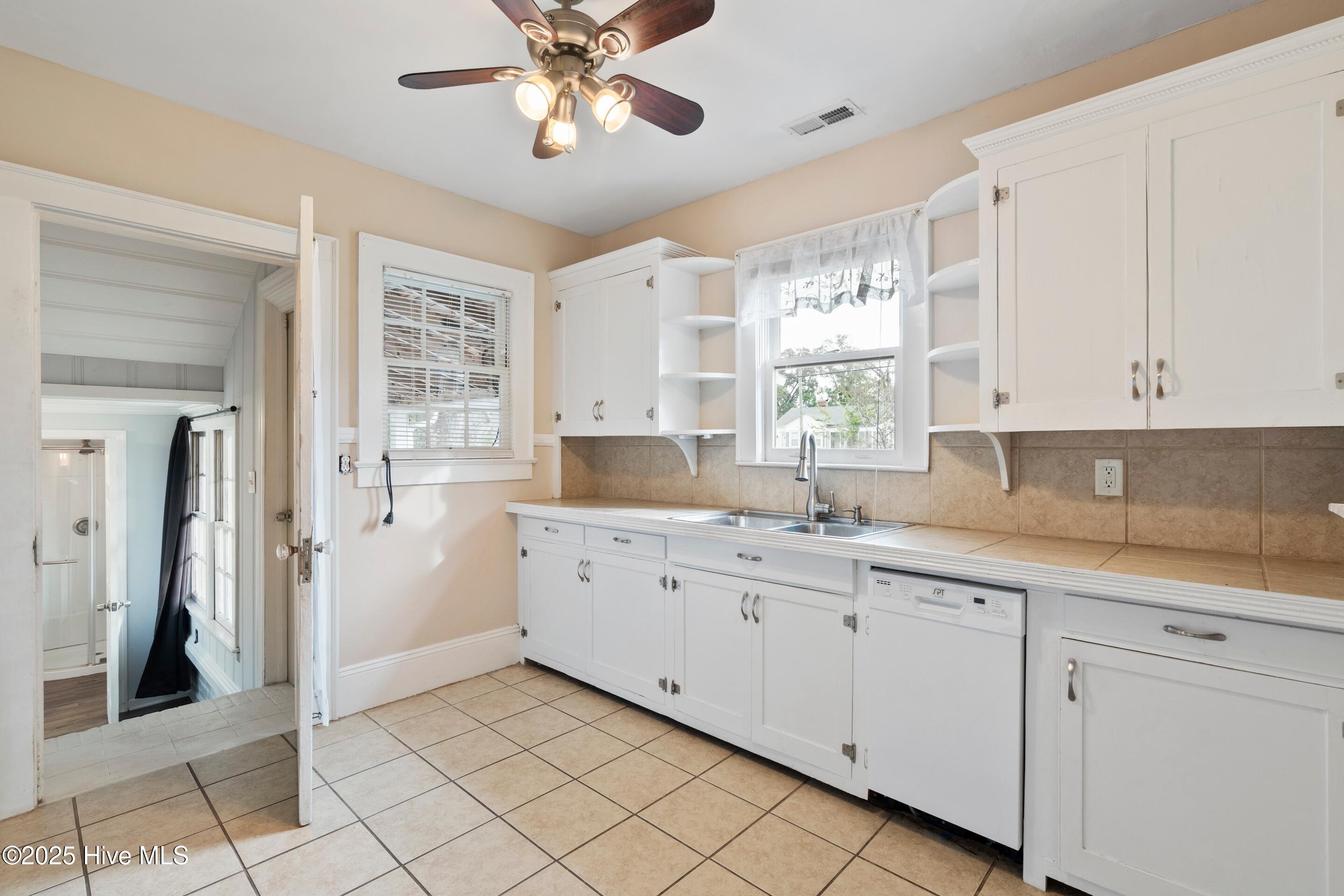 100521432 | Photo 14