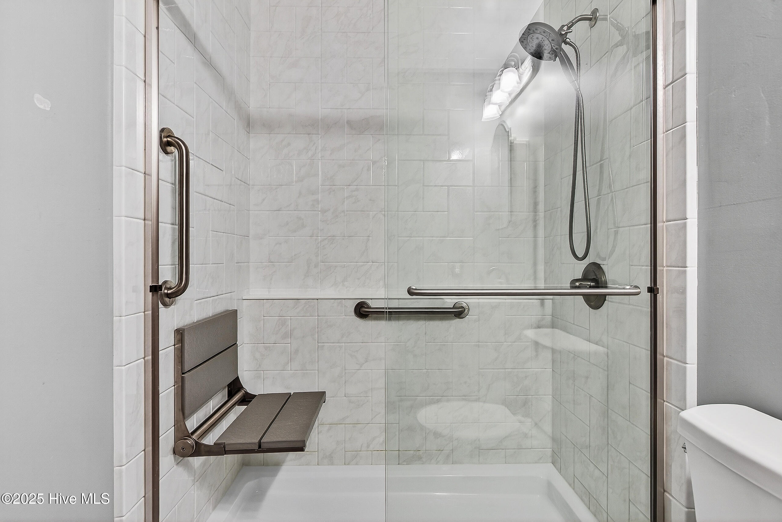 100545266 | Photo 18