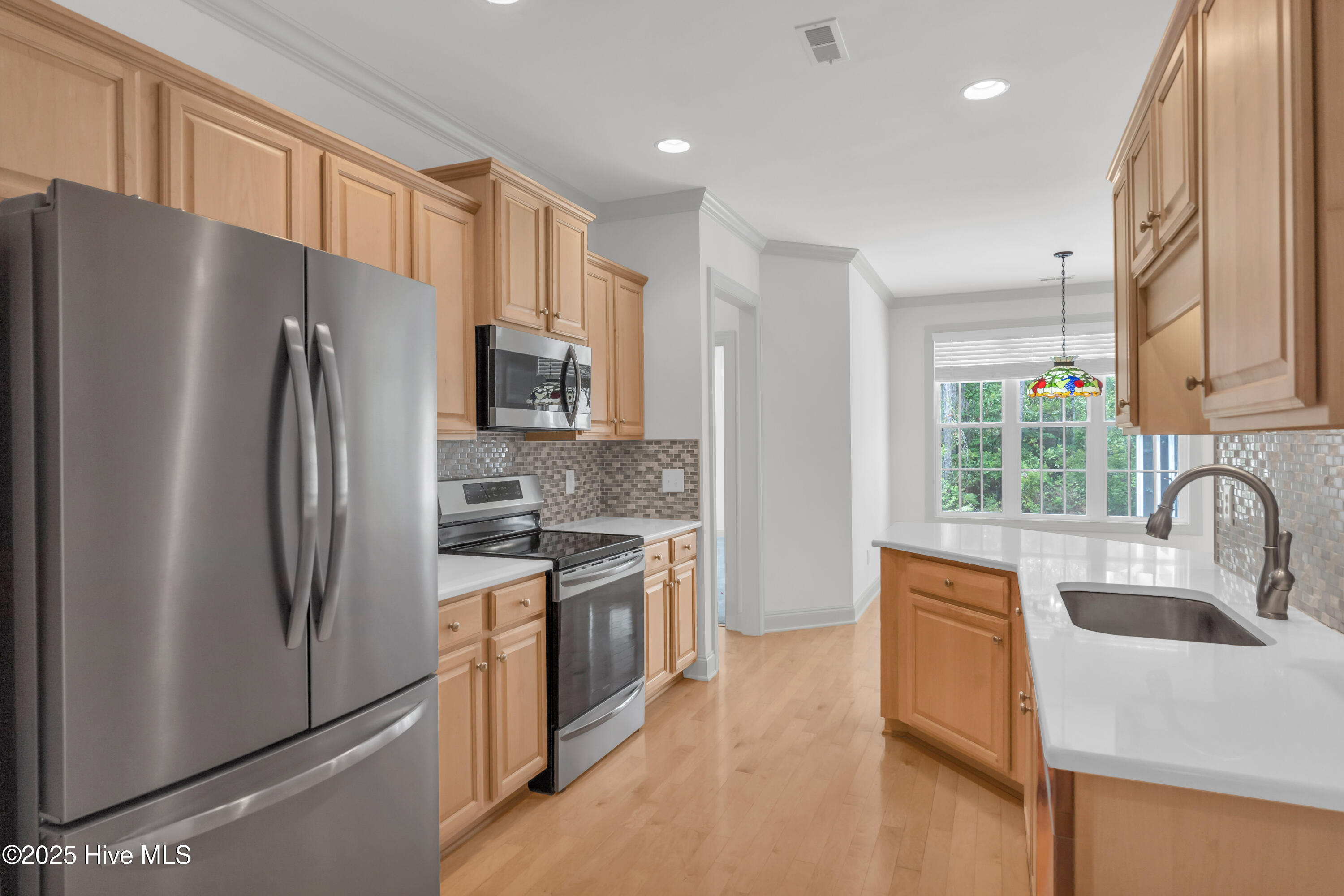 100523896 | Photo 14