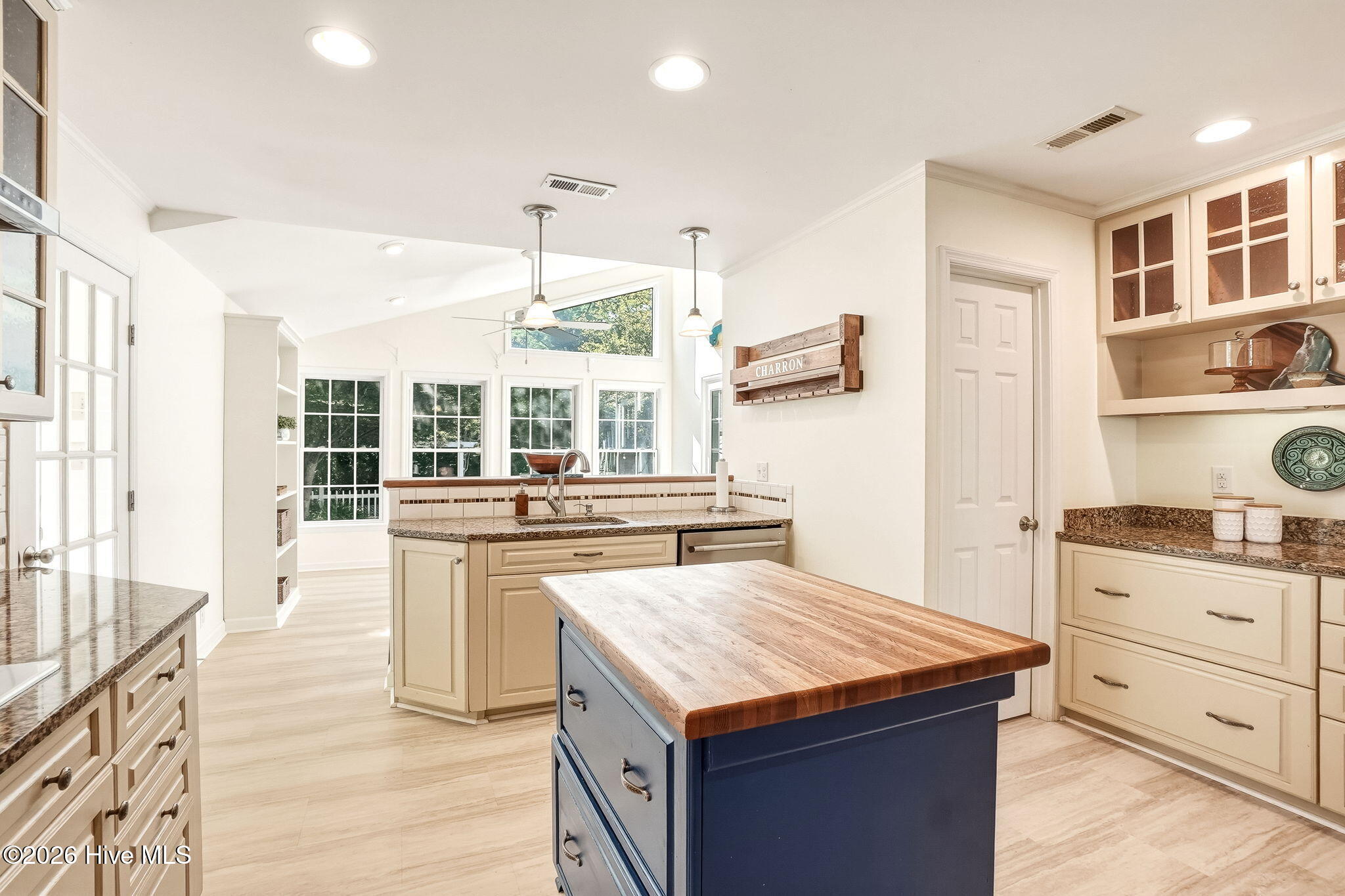 121 Gull Harbor Drive,Newport