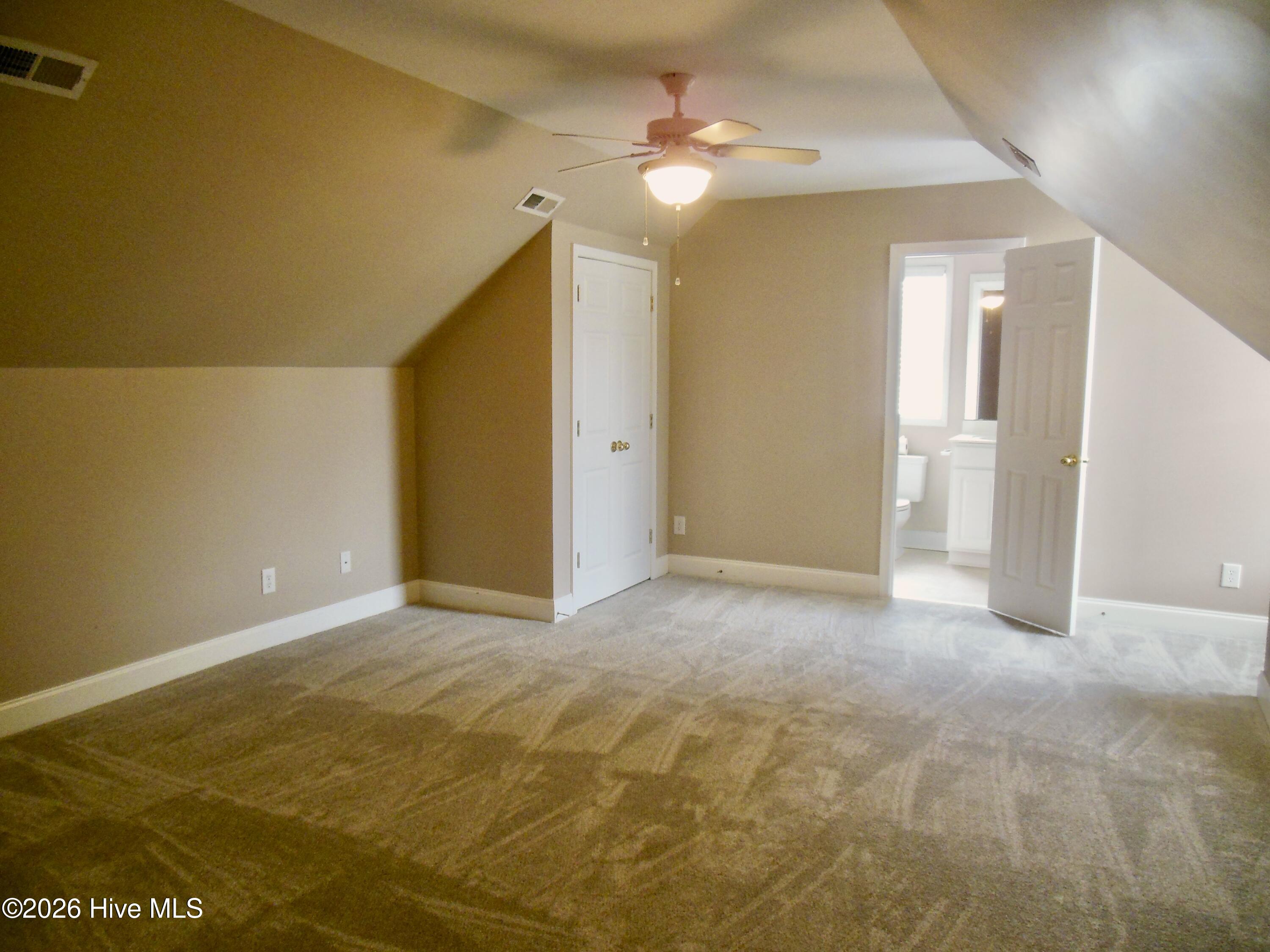 100570032 | Photo 23