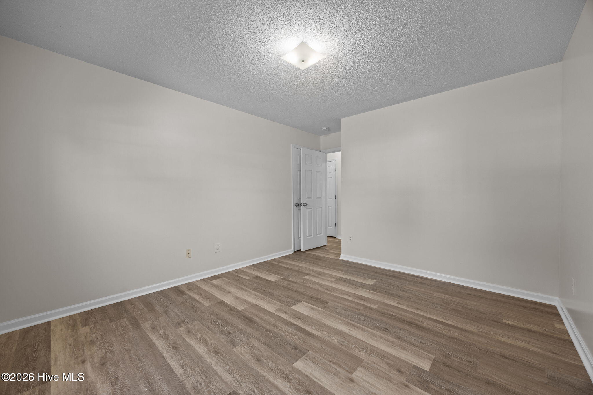 100551295 | Photo 12