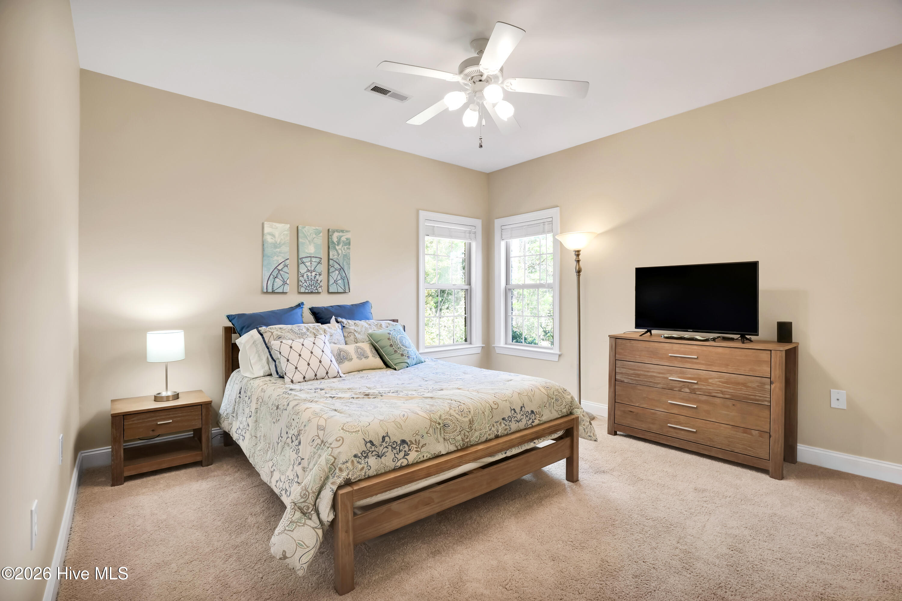 100561056 | Photo 21