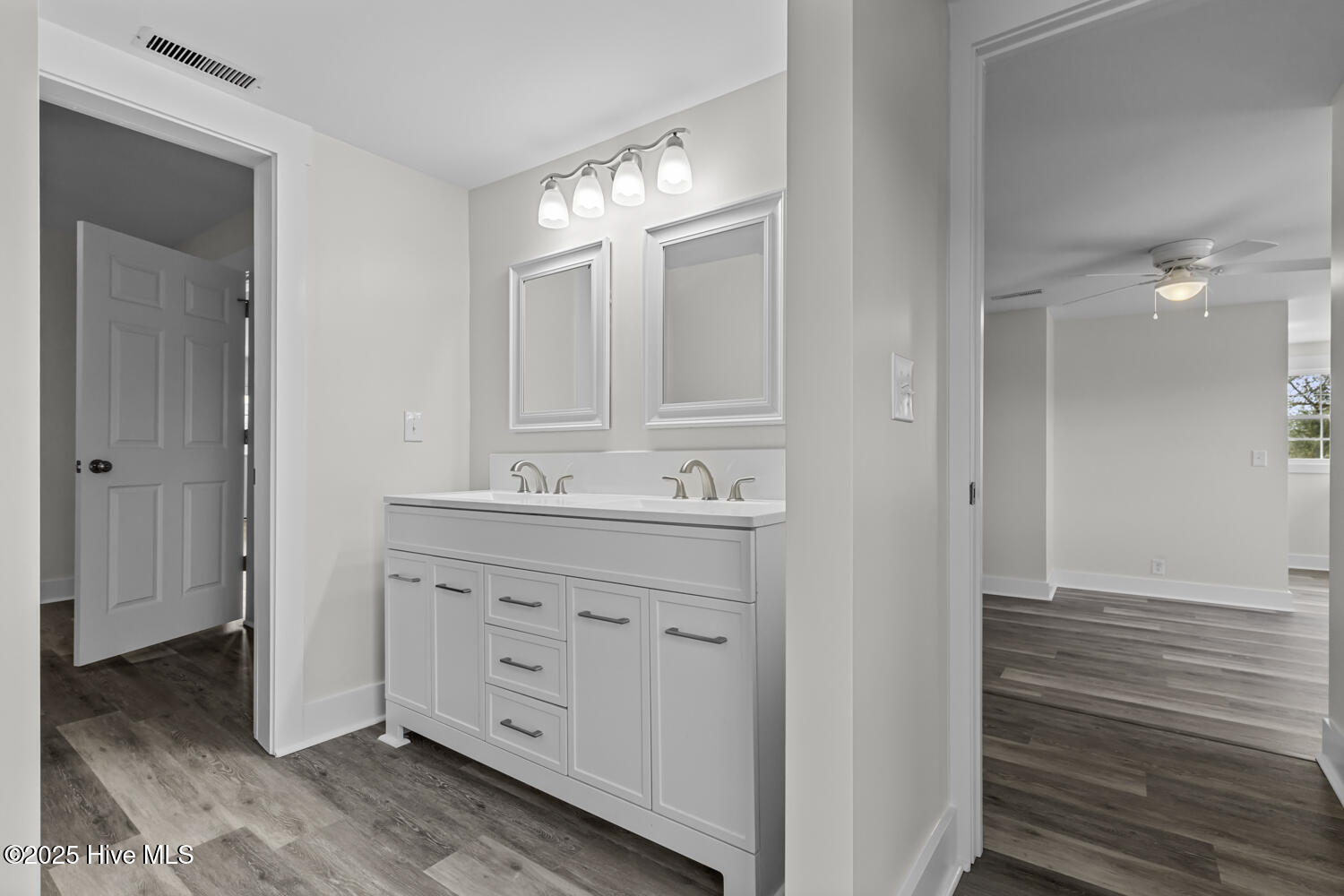 100544885 | Photo 28