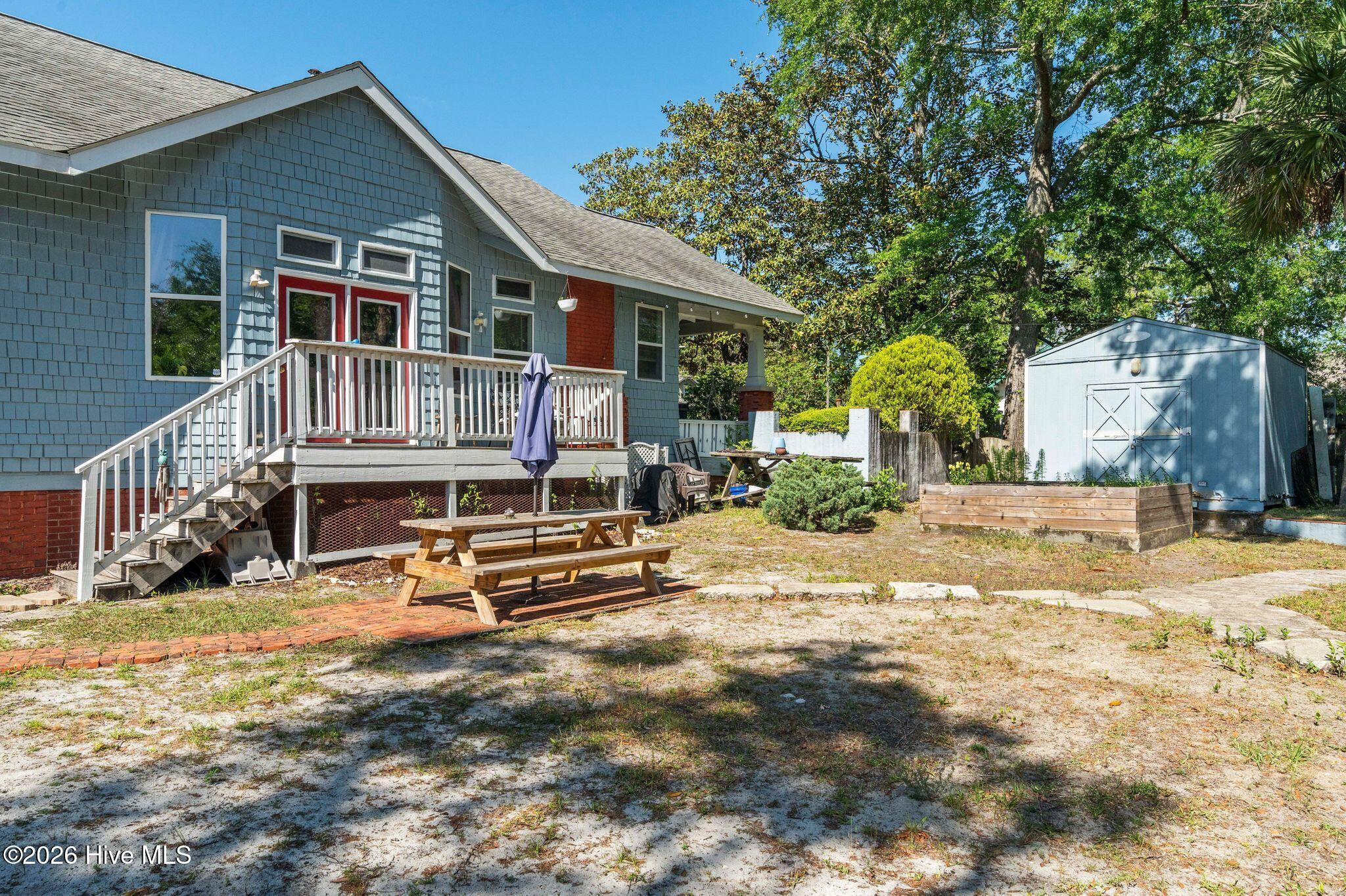 100570327 | Photo 64