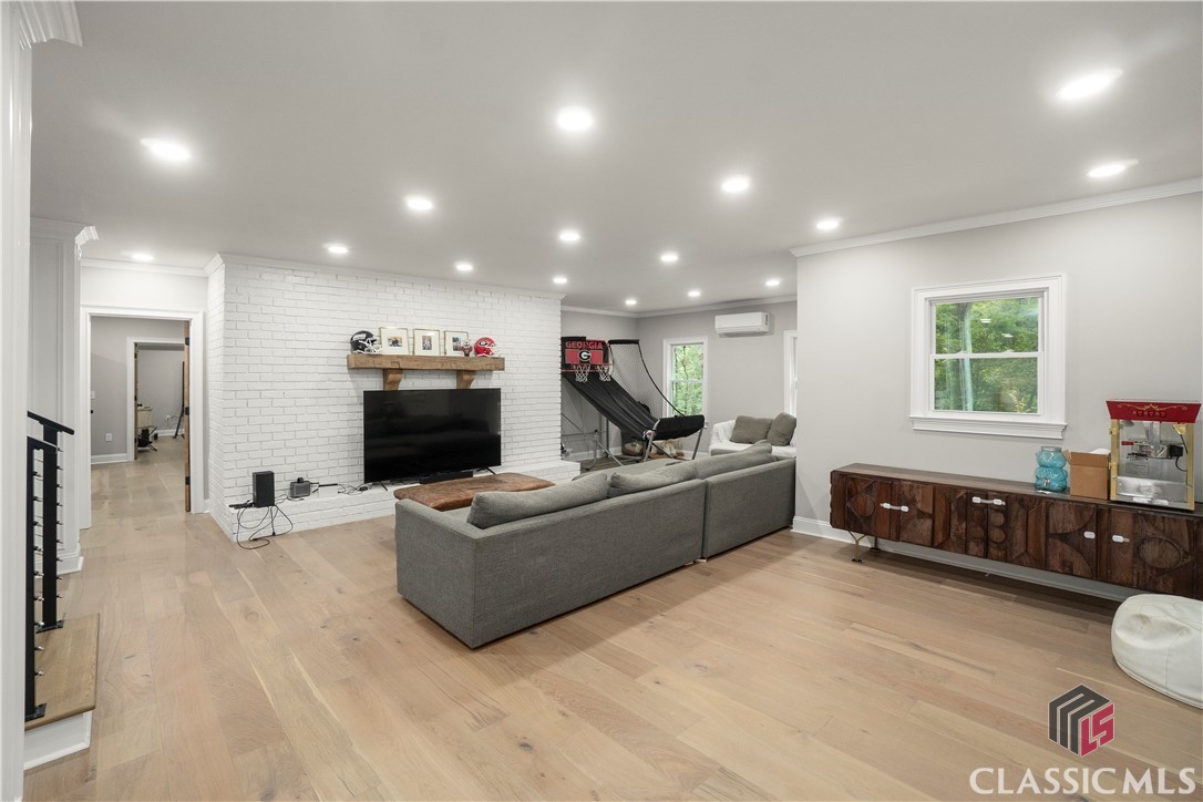 1041 Hollow Creek Way