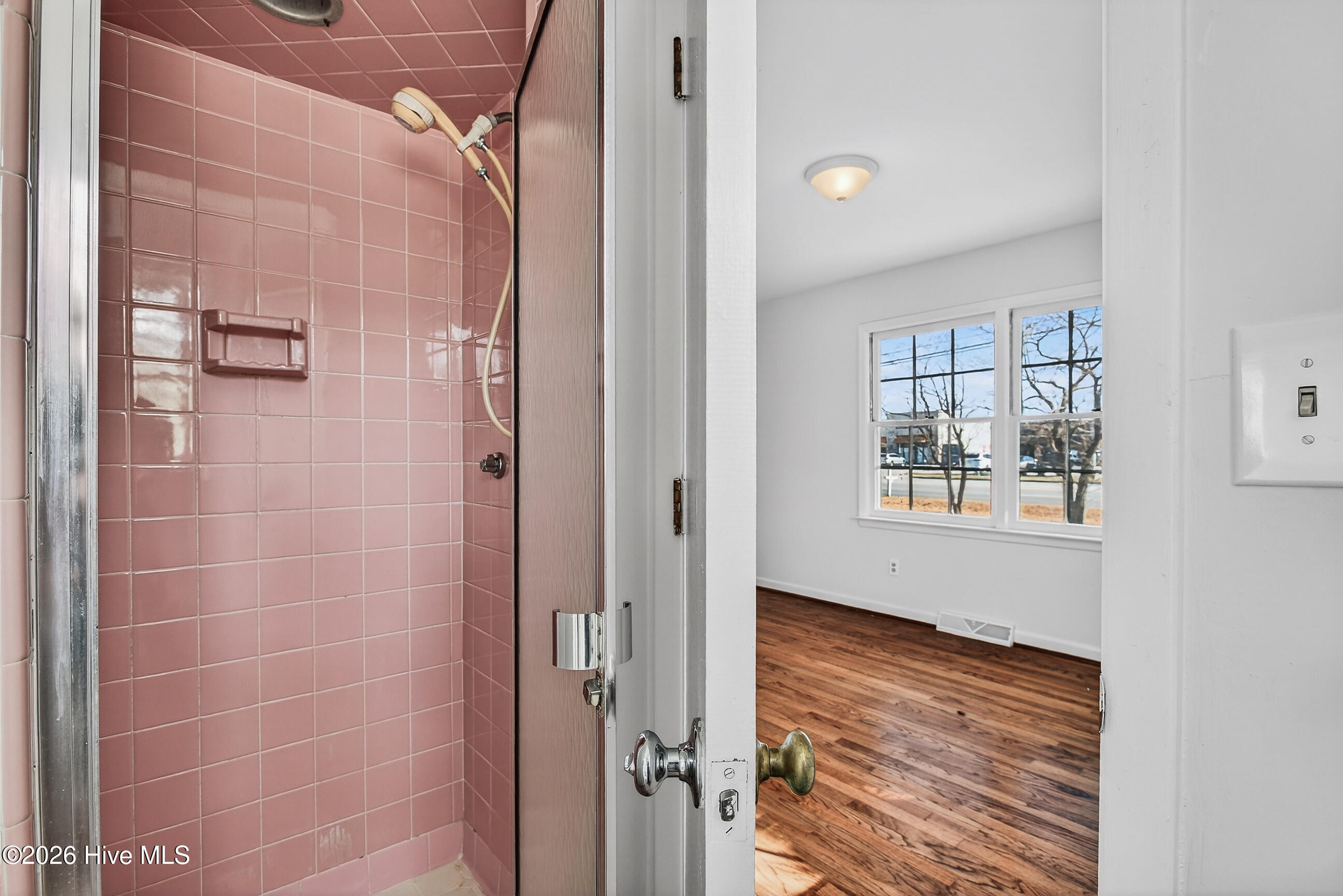 100548057 | Photo 20