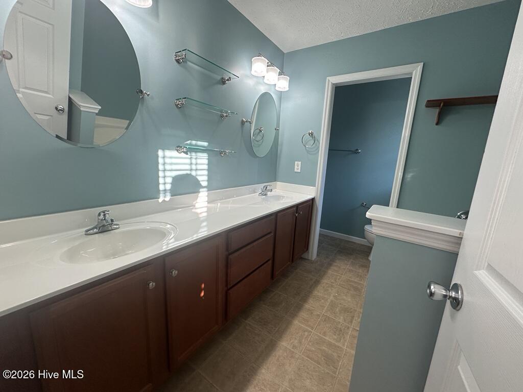 100547786 | Photo 10