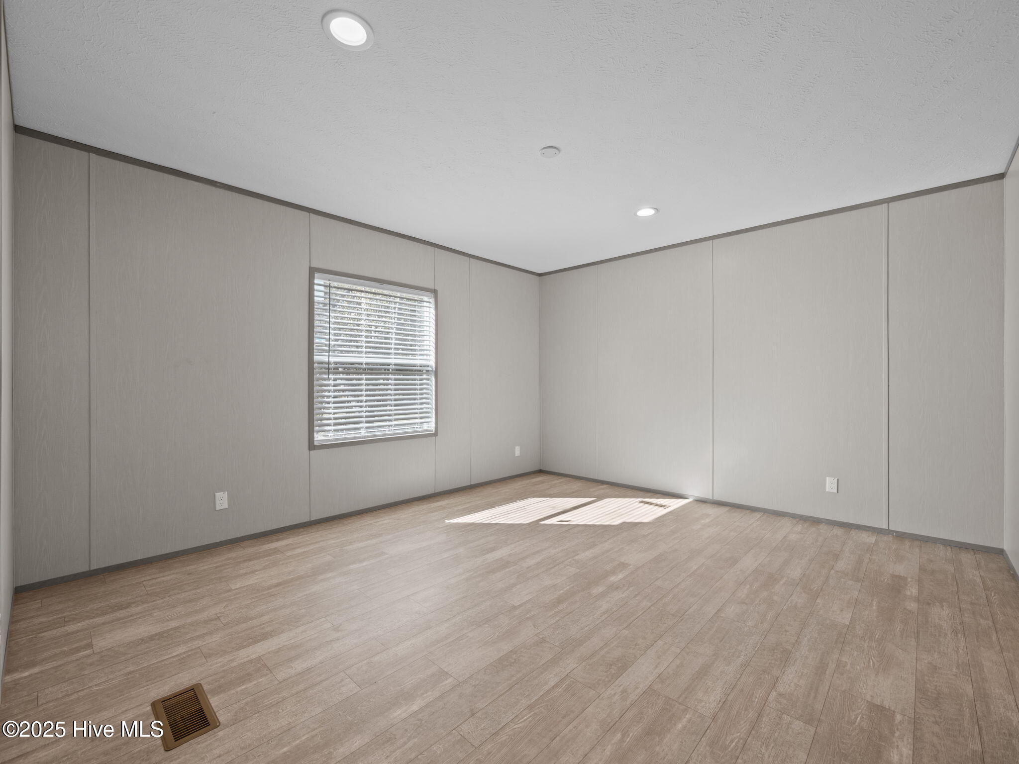 100541936 | Photo 22