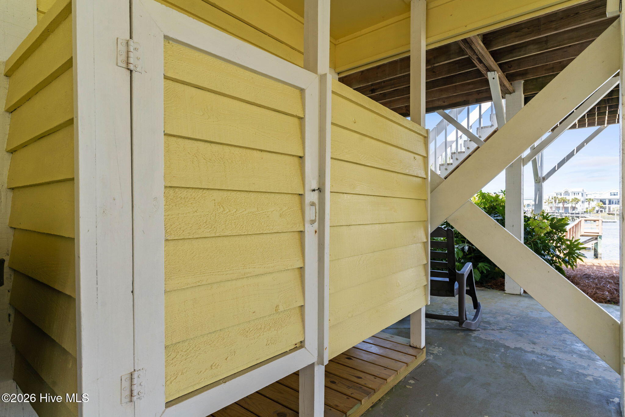 100566537 | Photo 44