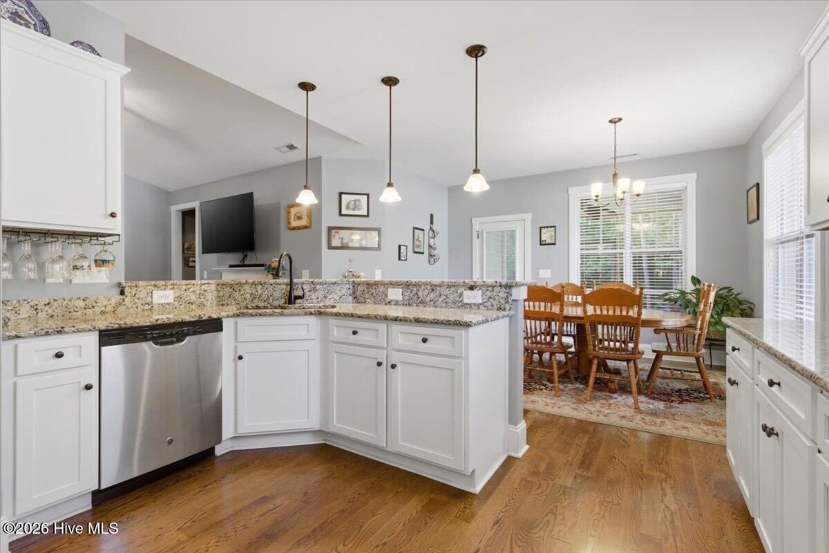 100568053 | Photo 21