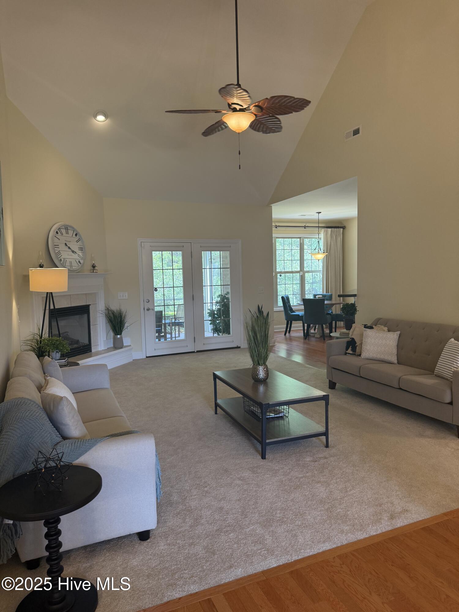 100525755 | Photo 11