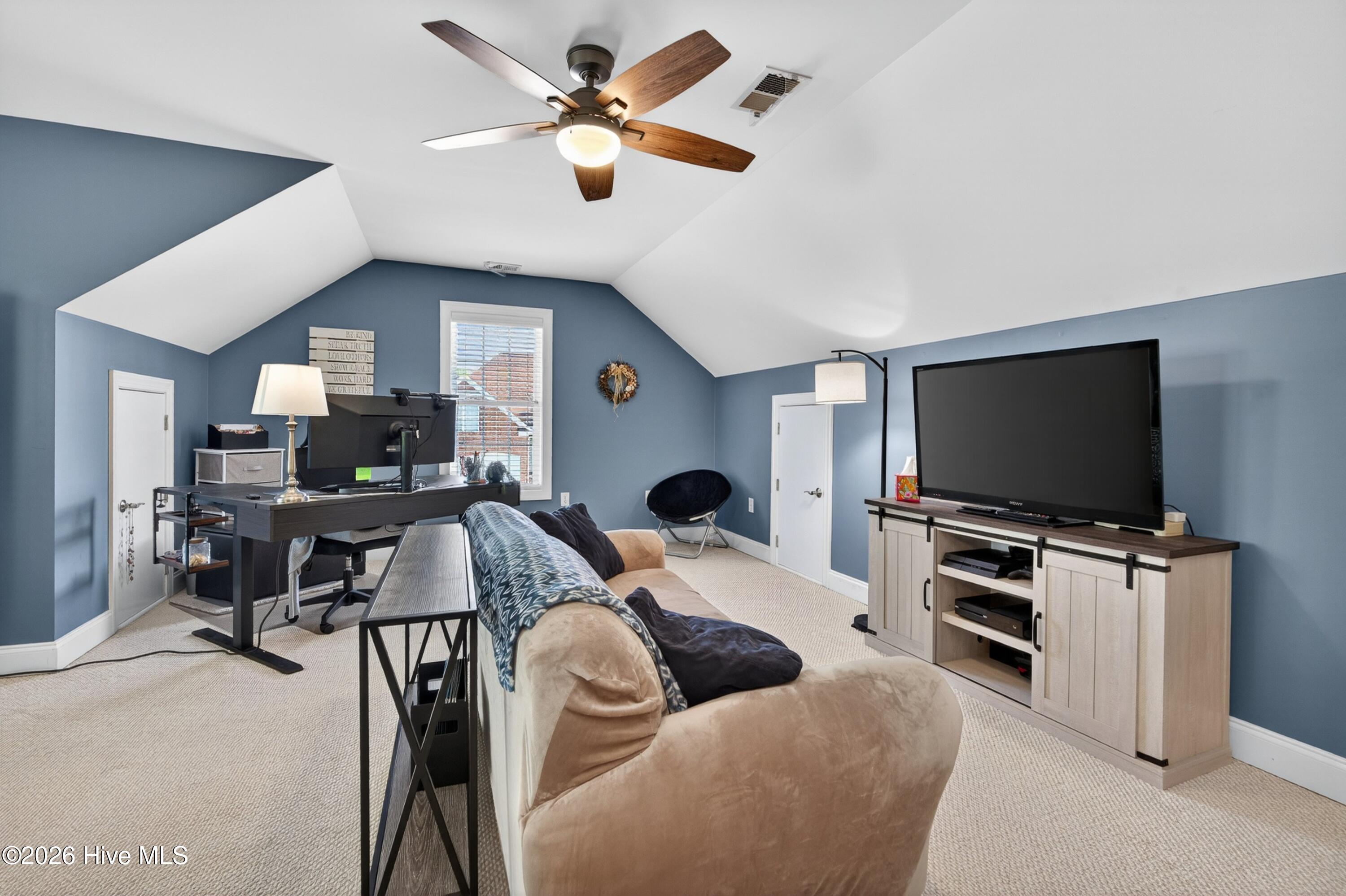 100567726 | Photo 28