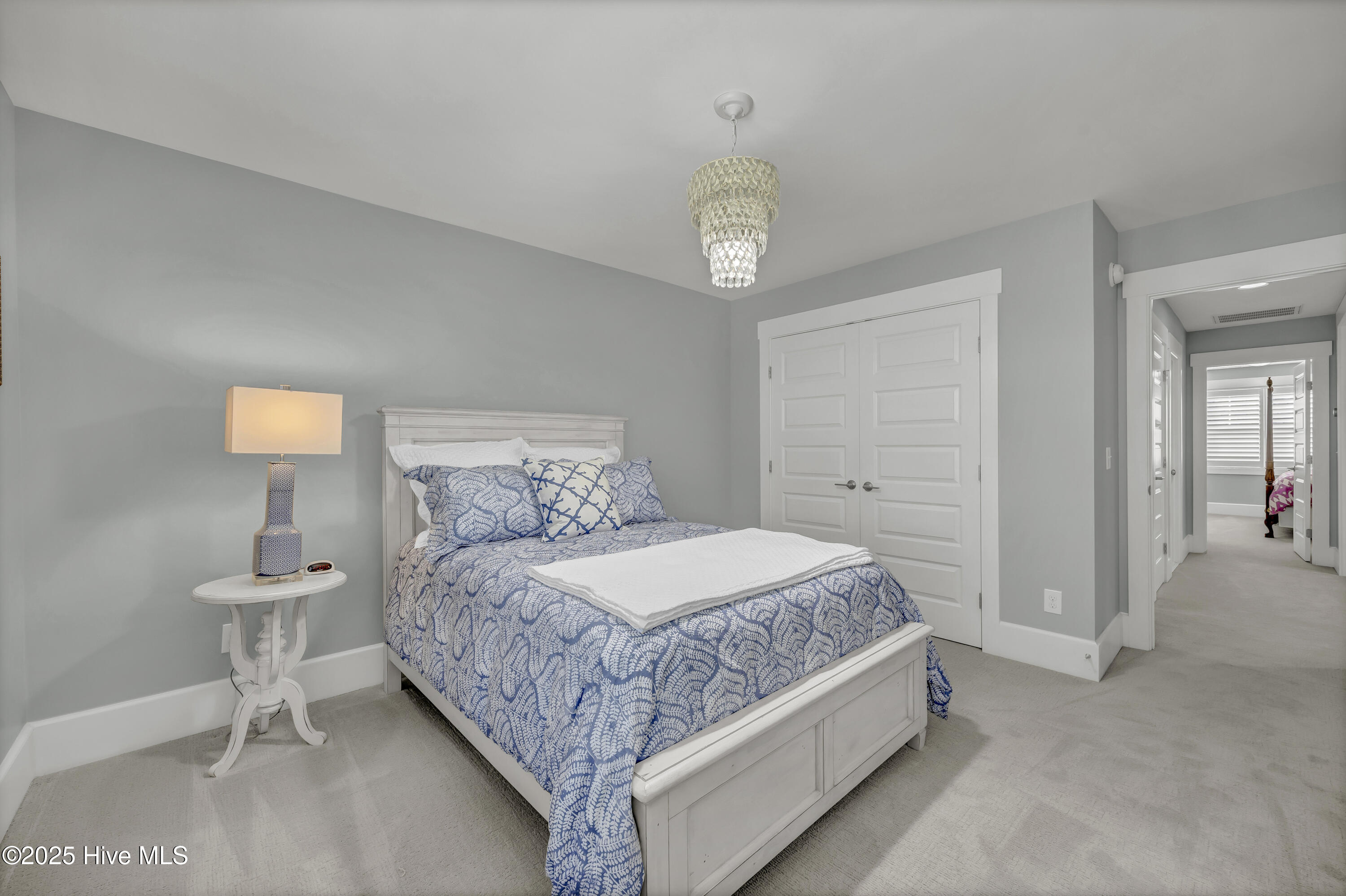 100538273 | Photo 37