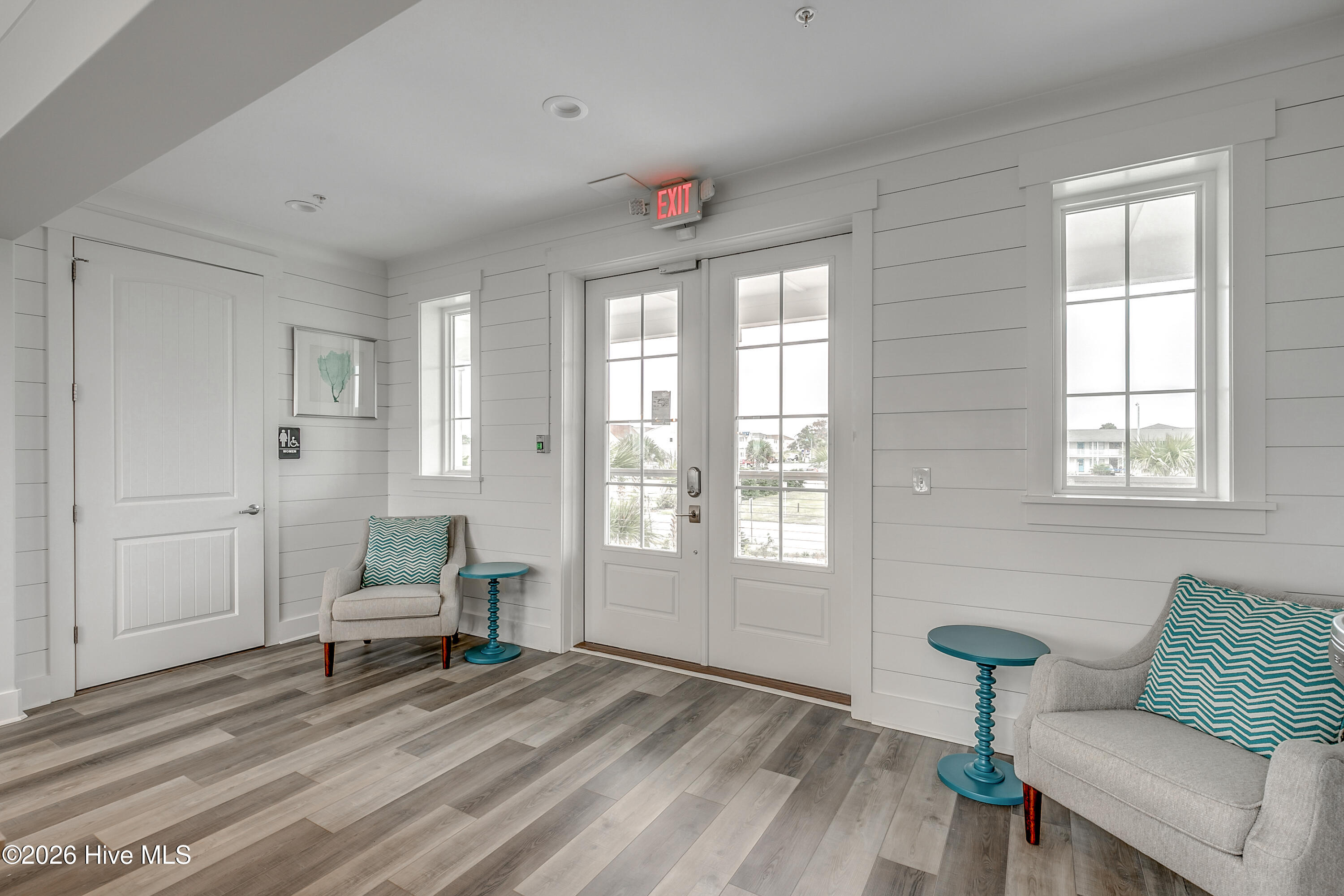 100543615 | Photo 85