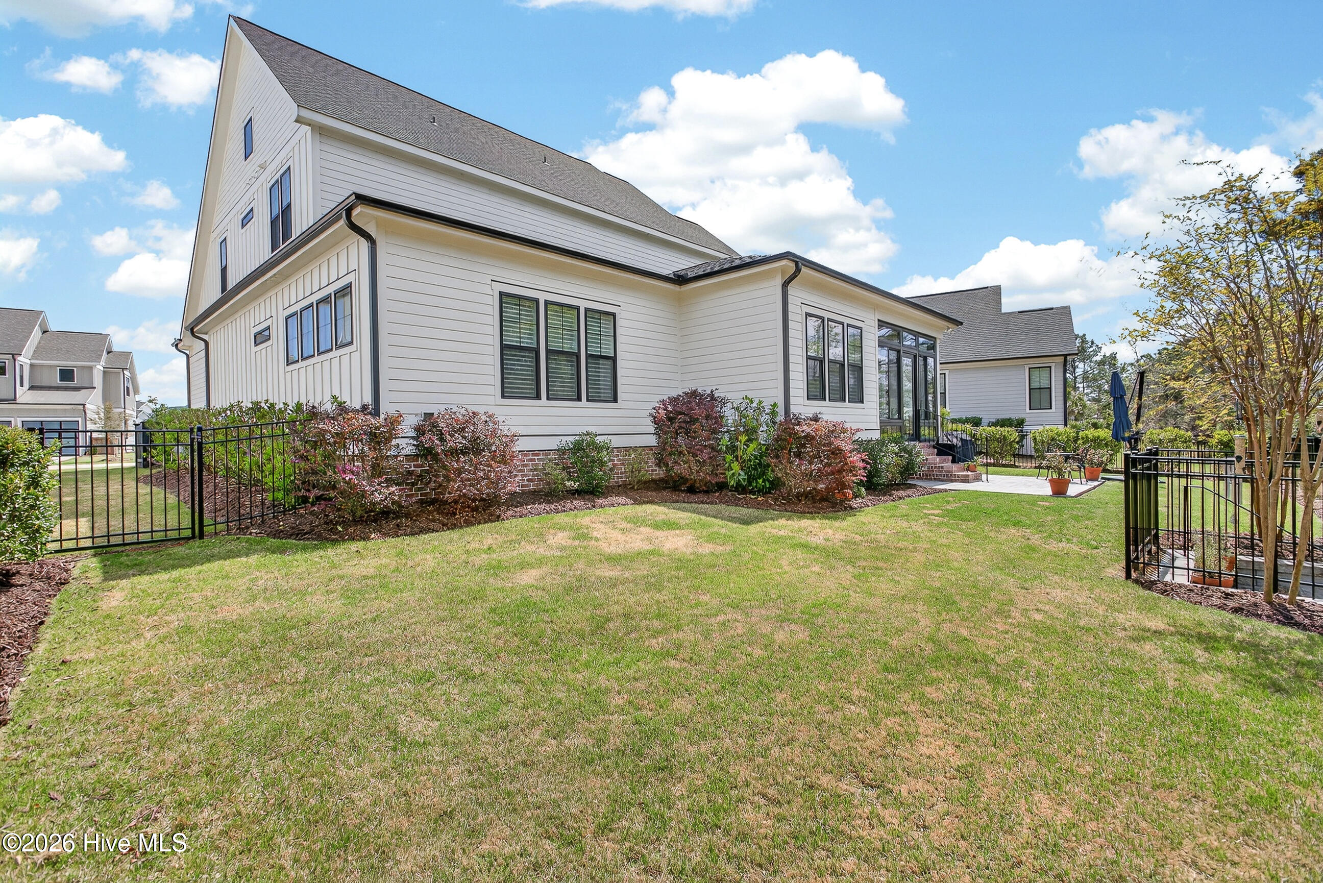 100564541 | Photo 52