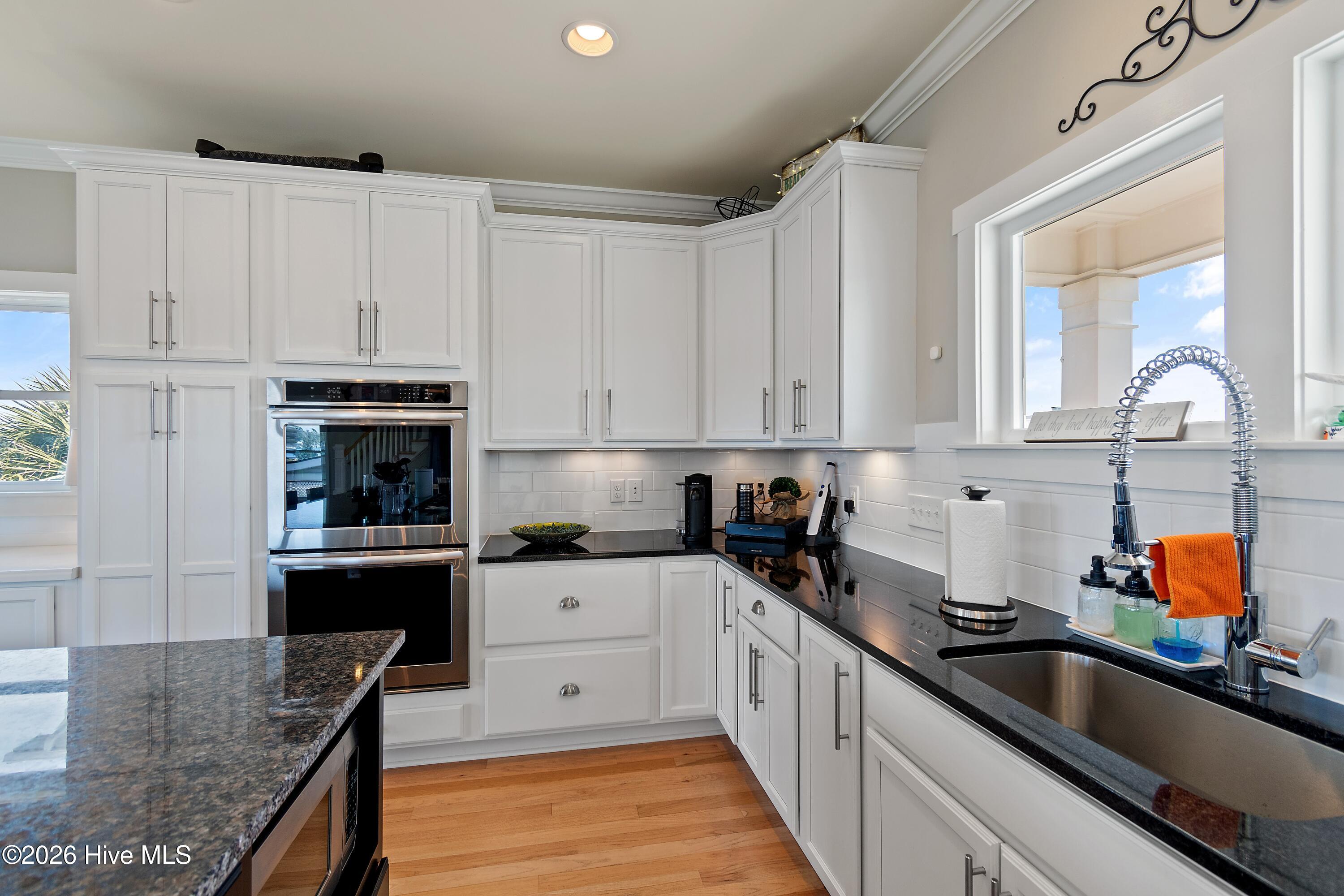 100547870 | Photo 16