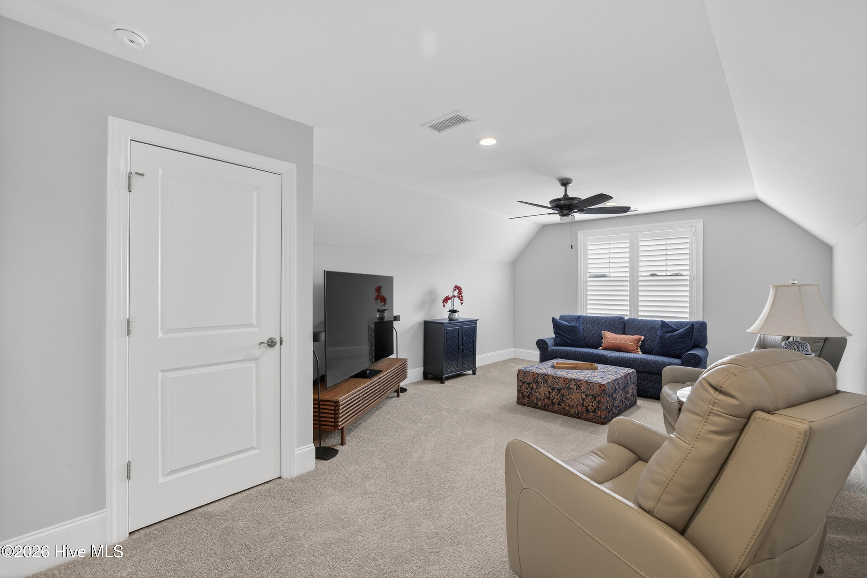 100551678 | Photo 49