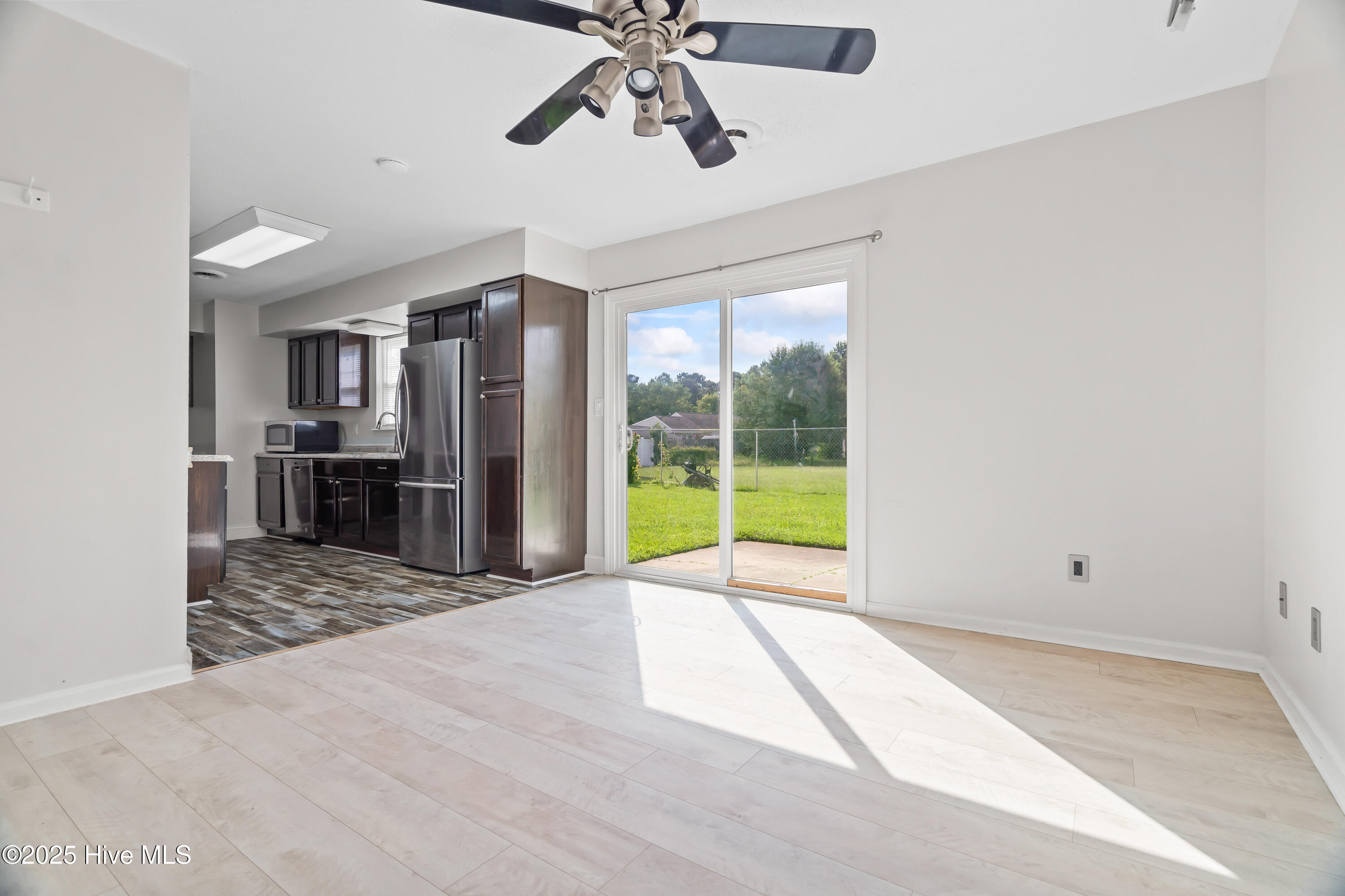 100566648 | Photo 13