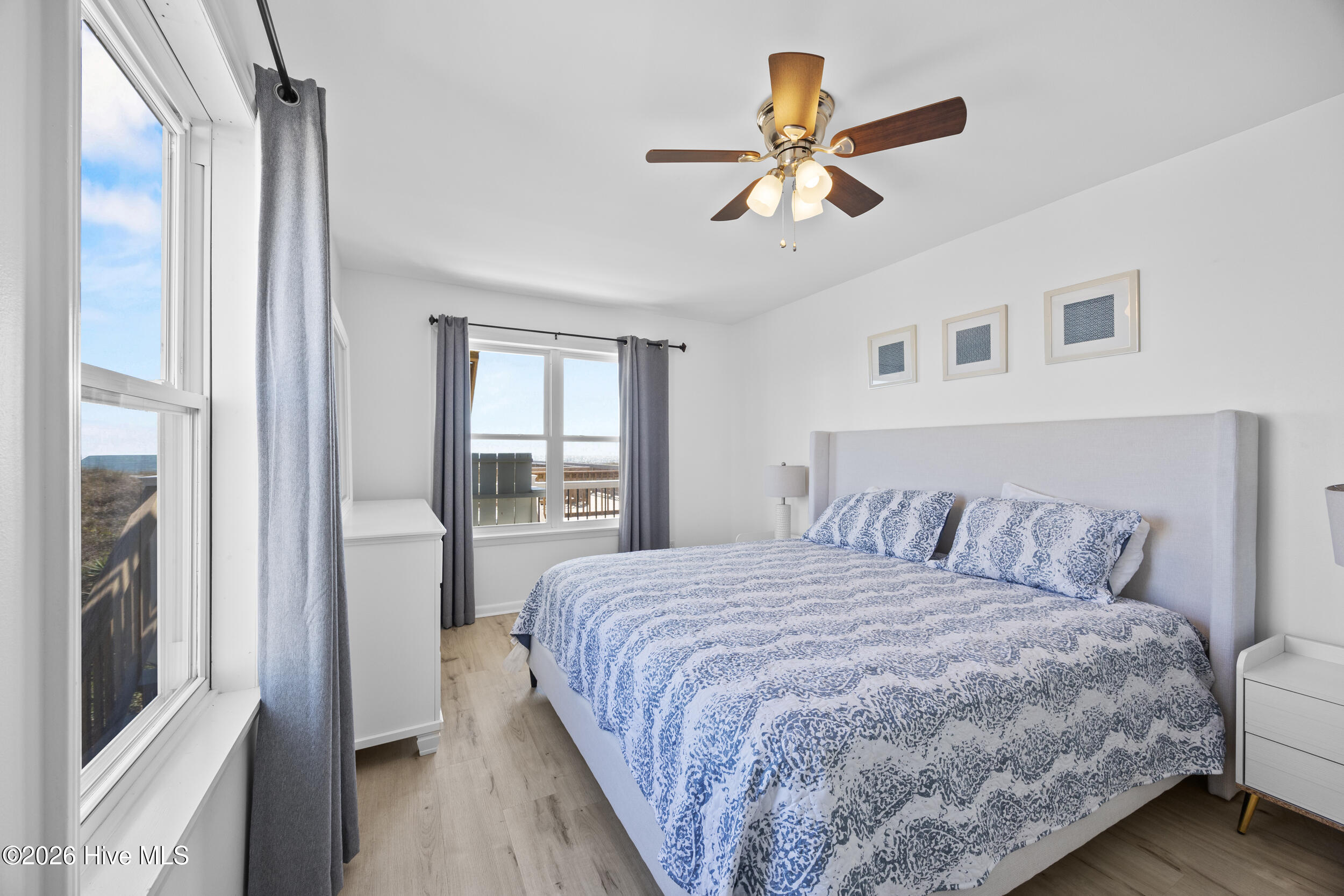 100561648 | Photo 51