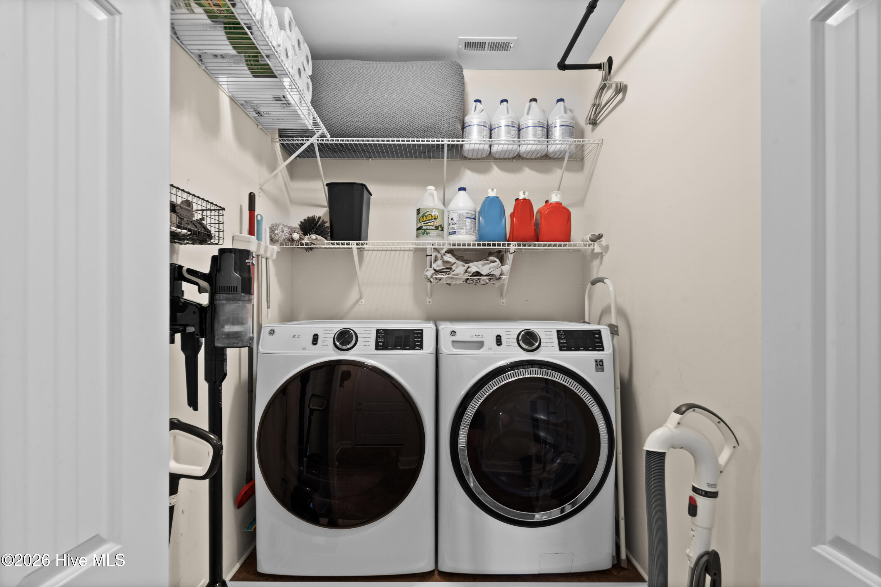 100555595 | Photo 24