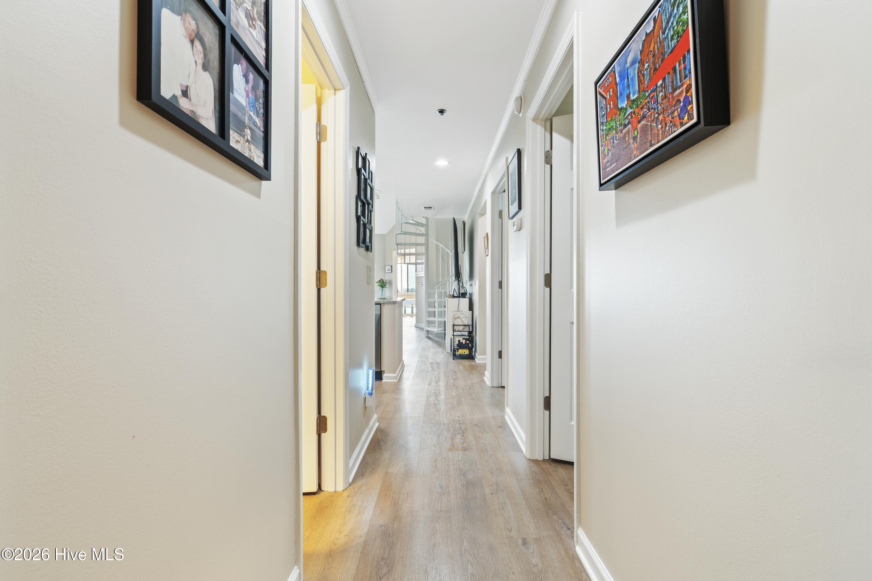 100554820 | Photo 12