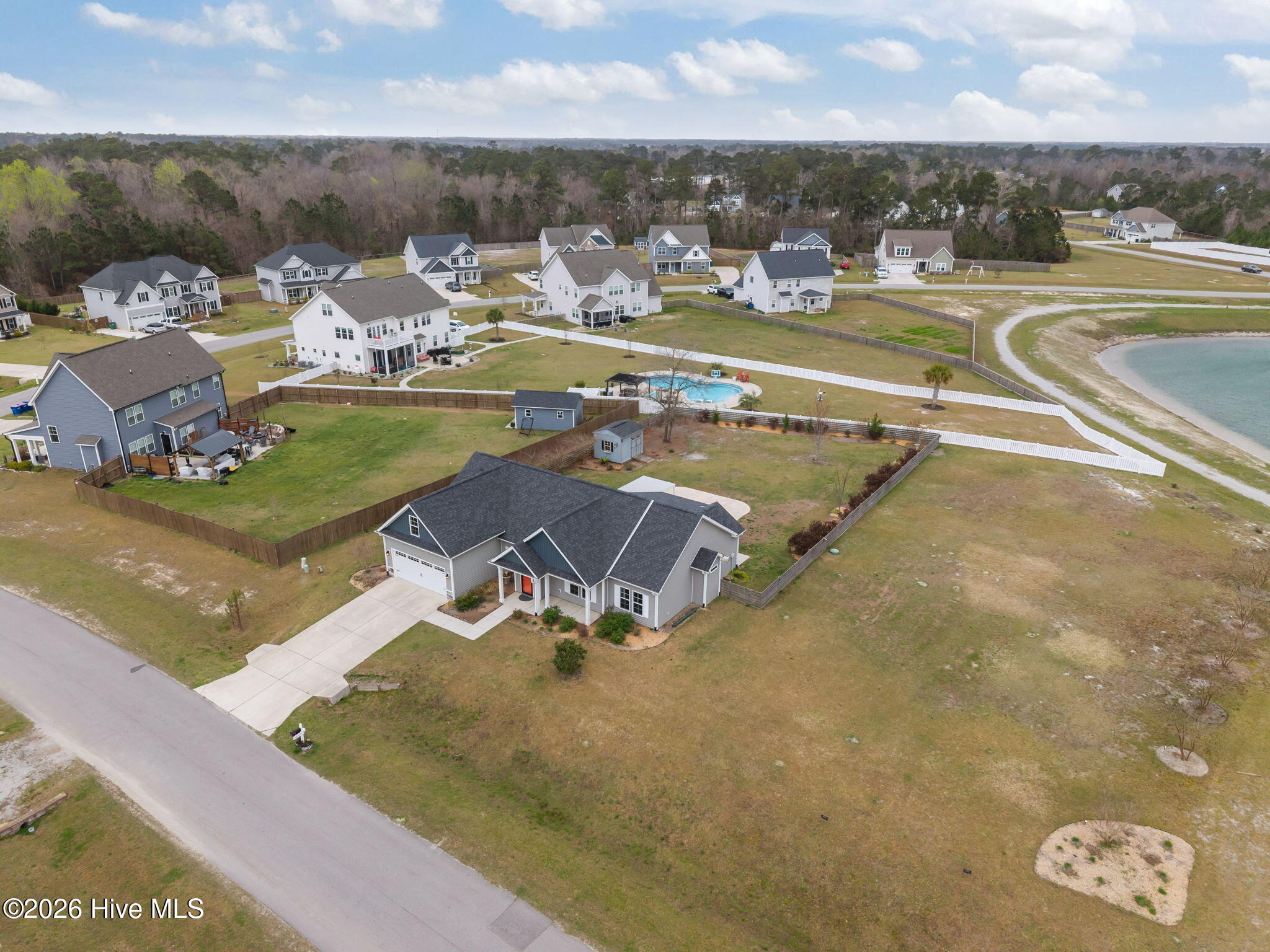 100560163 | Photo 43