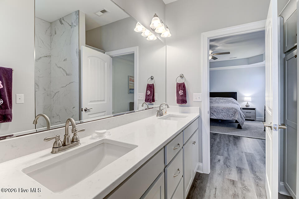 100559873 | Photo 19