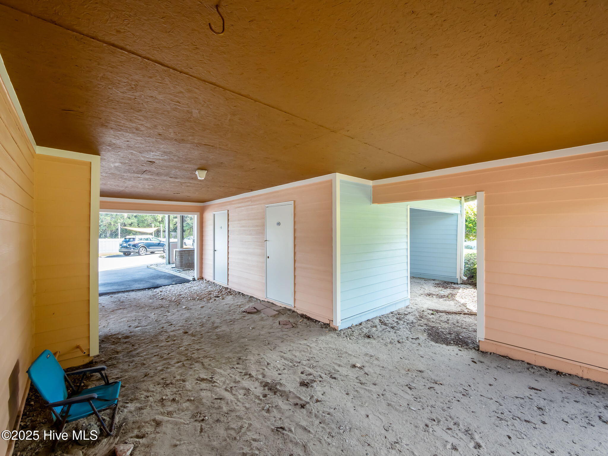 100534121 | Photo 35