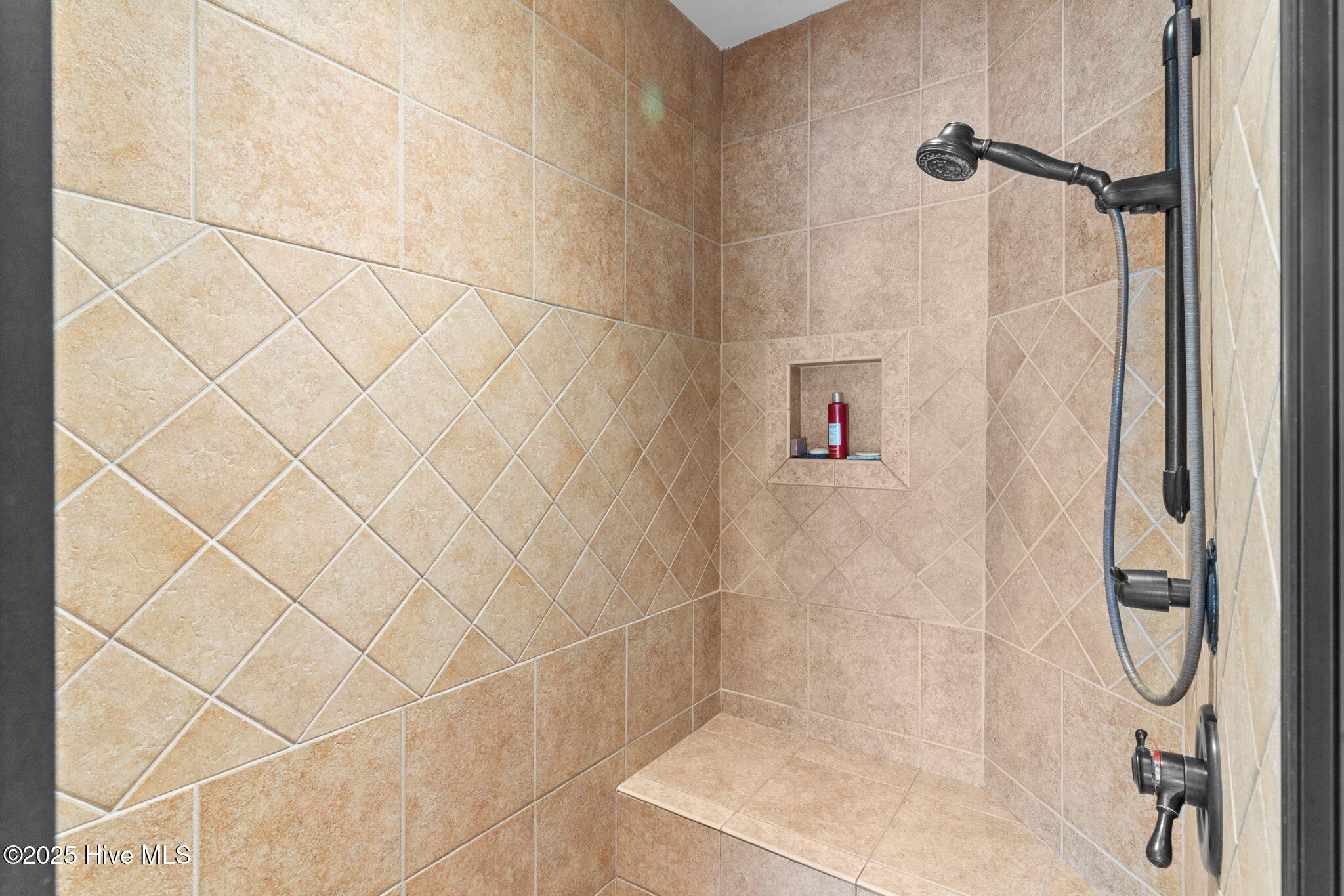 100548558 | Photo 35