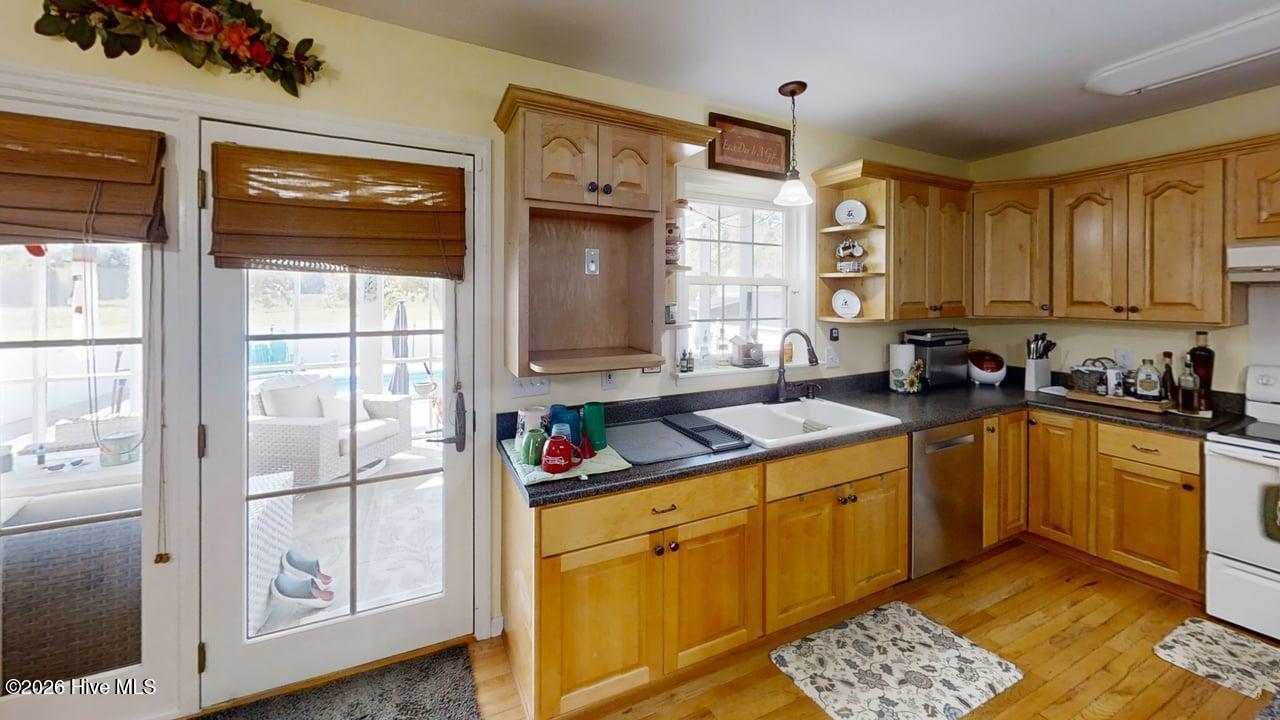 100570322 | Photo 13