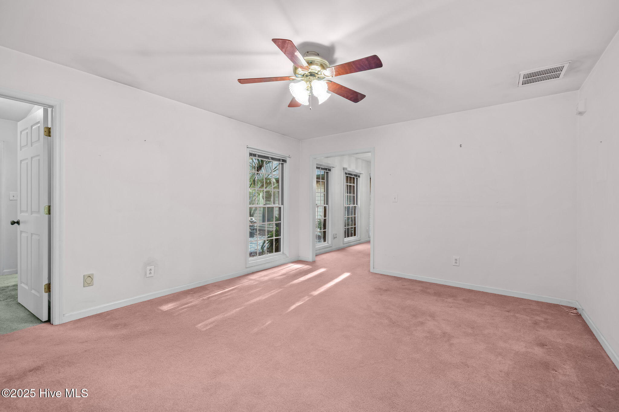 100540758 | Photo 18