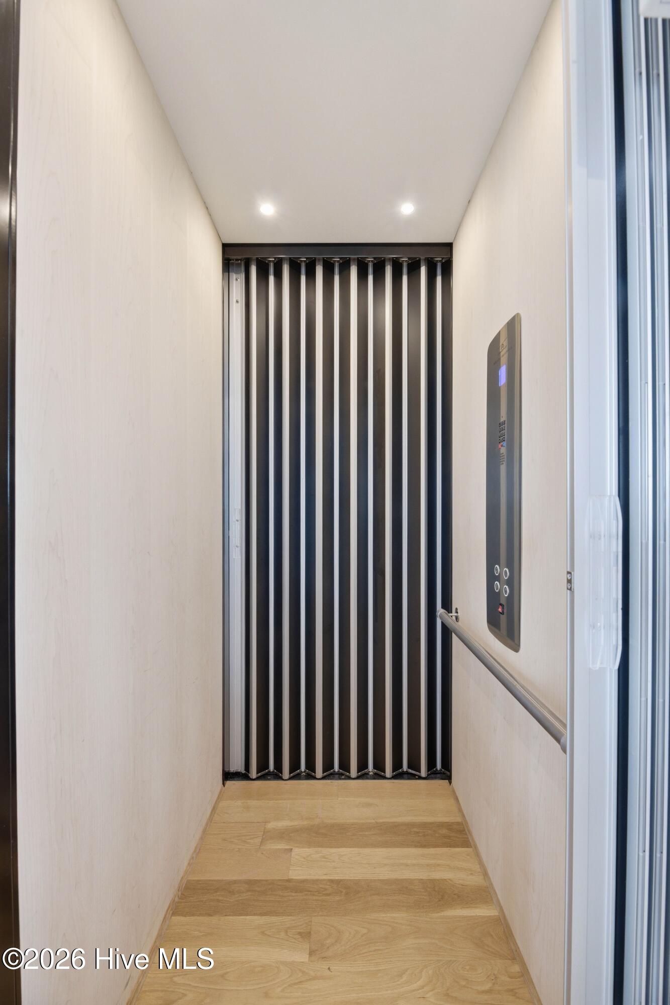 100564328 | Photo 37