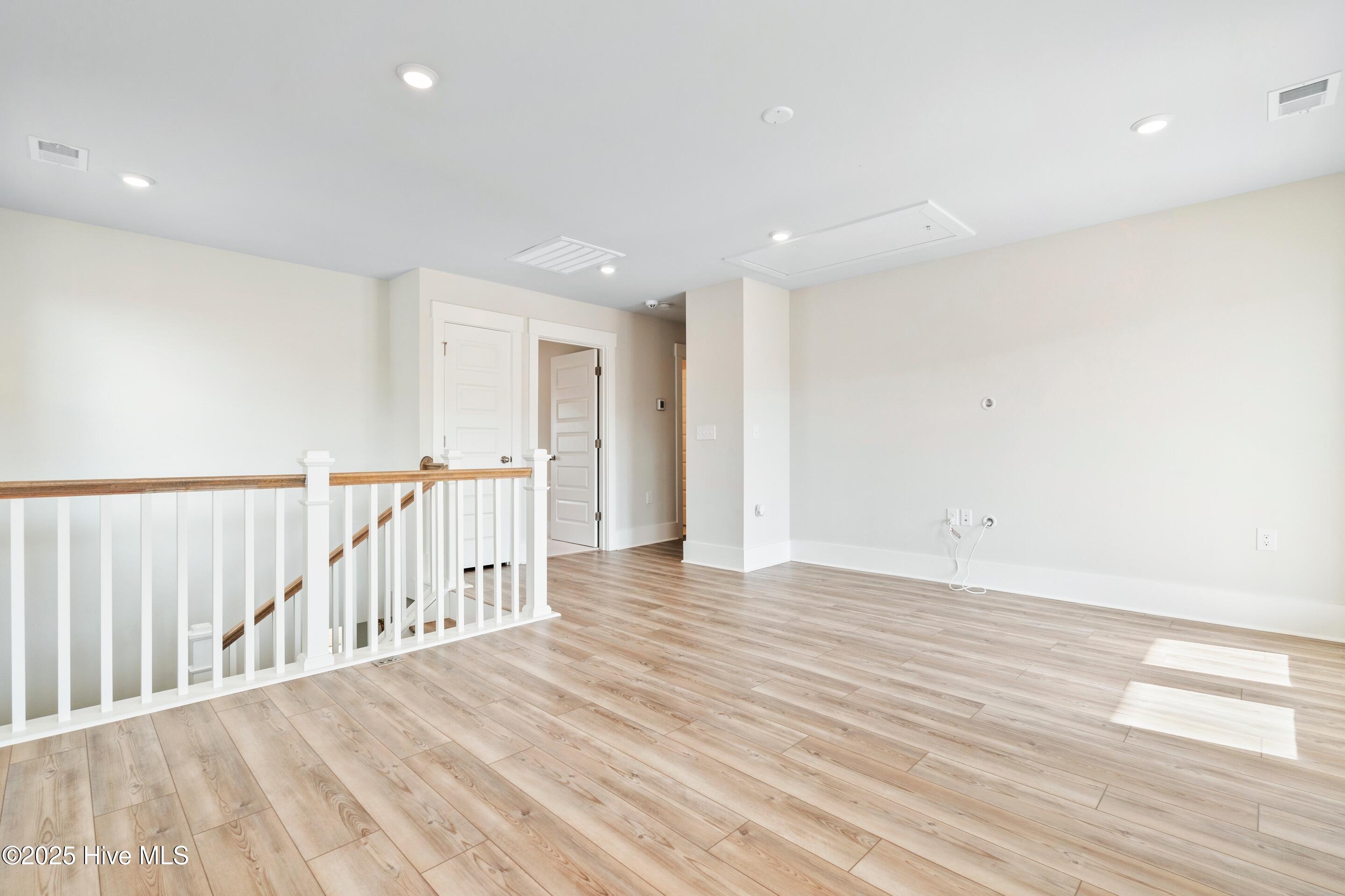 100547045 | Photo 41