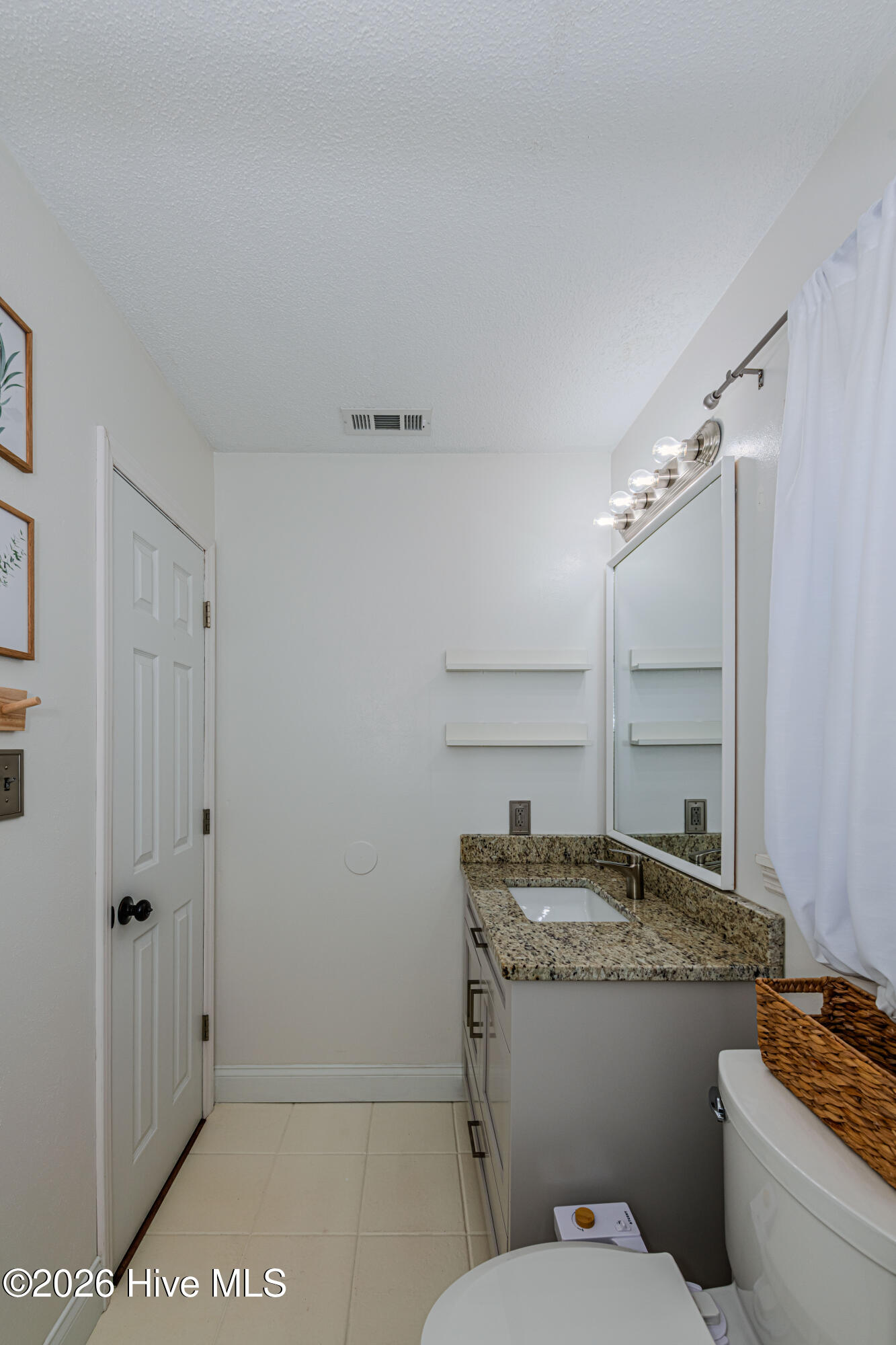 100564633 | Photo 47