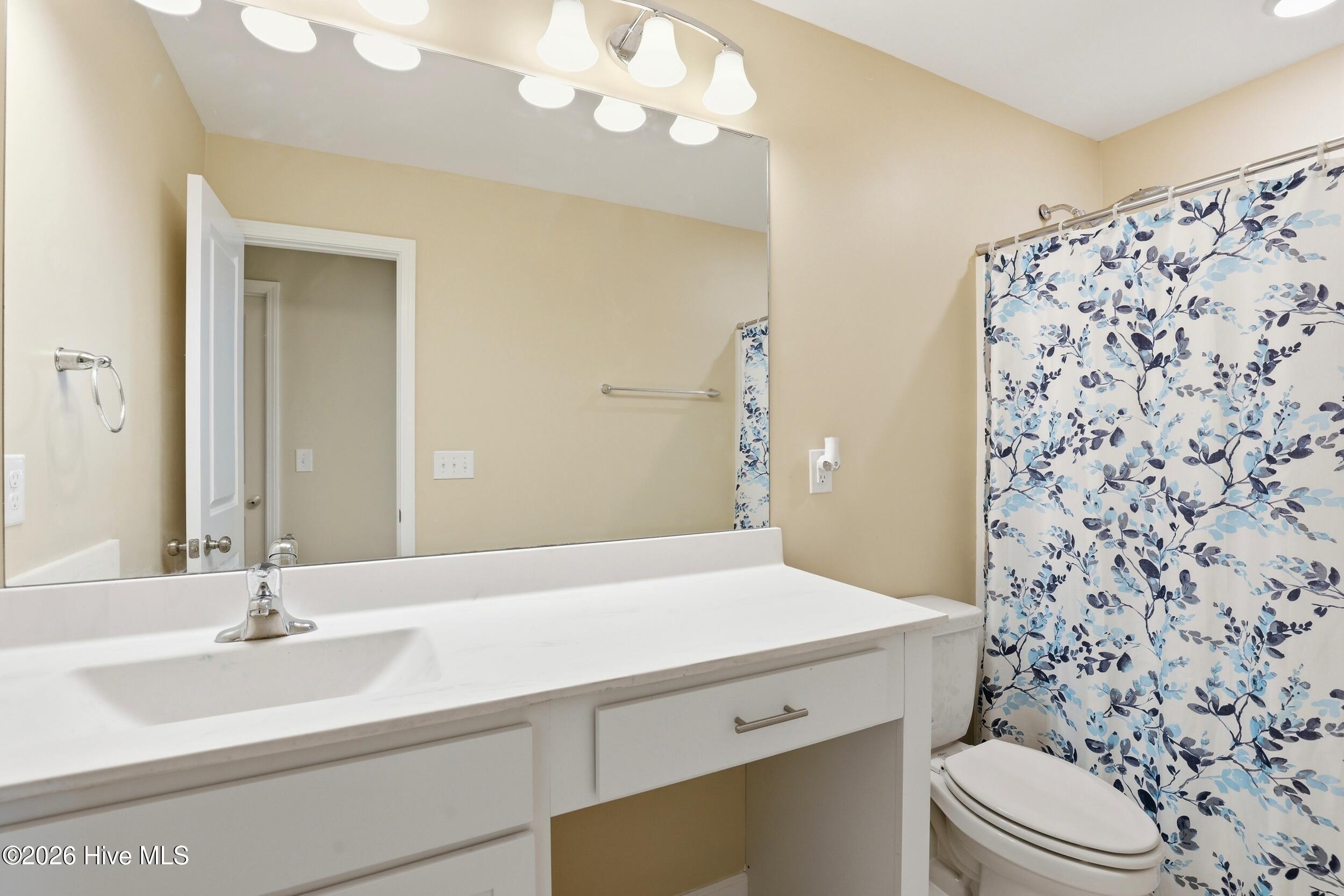 100566702 | Photo 26