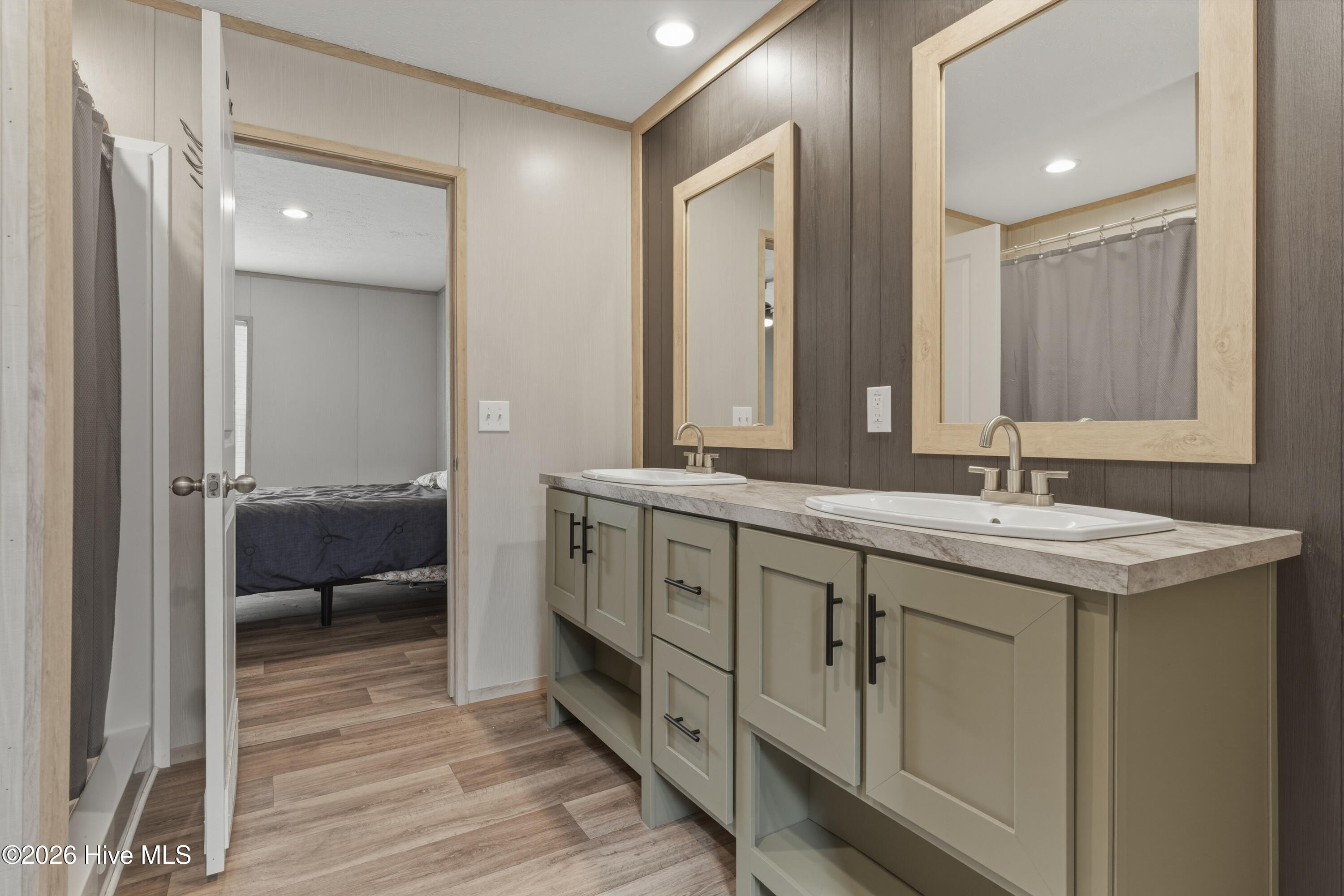 100555550 | Photo 15