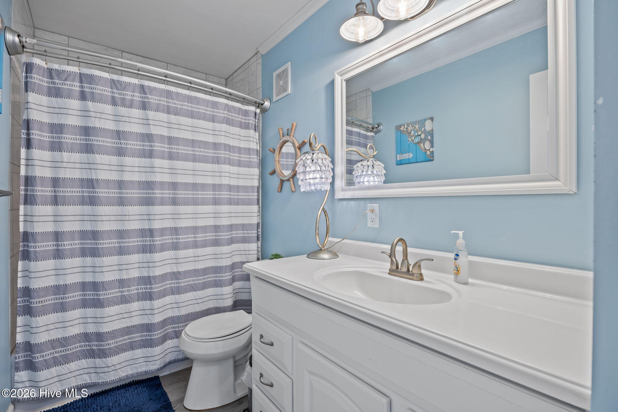 100561169 | Photo 13