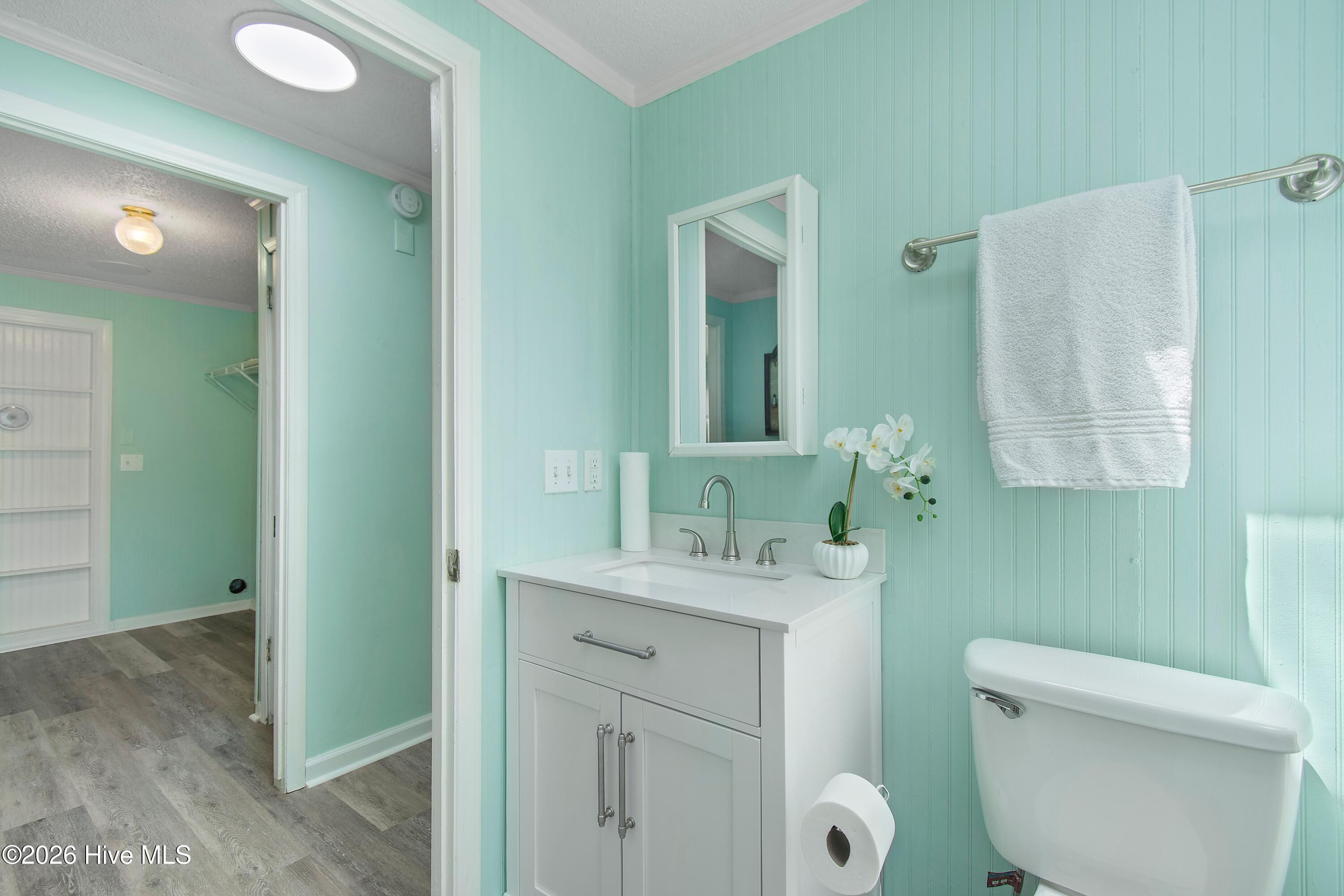 100566223 | Photo 42