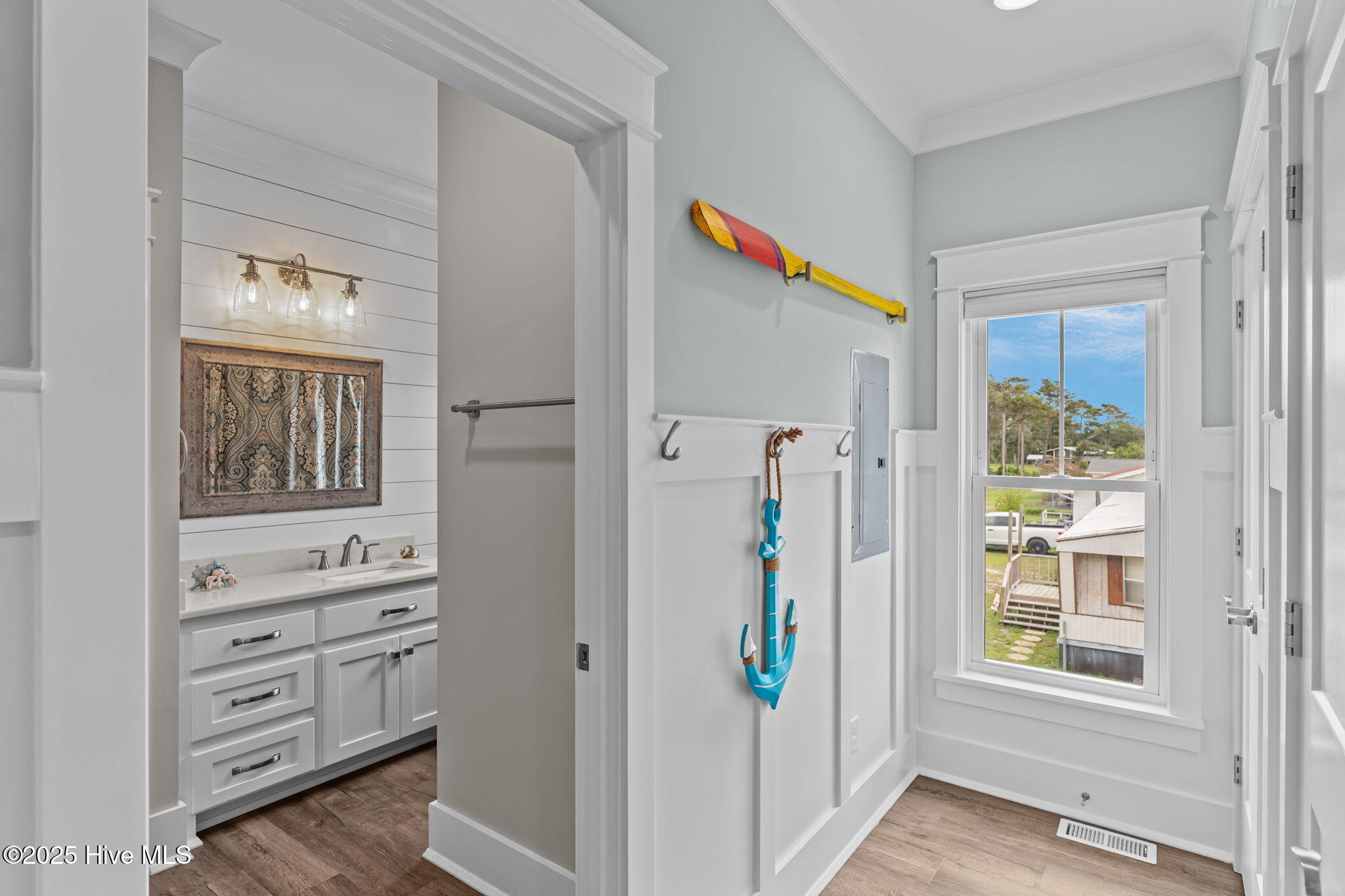 100565995 | Photo 17