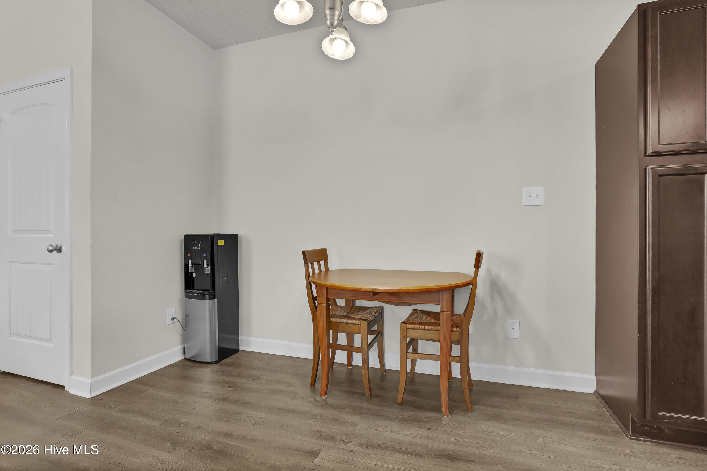 100560306 | Photo 13