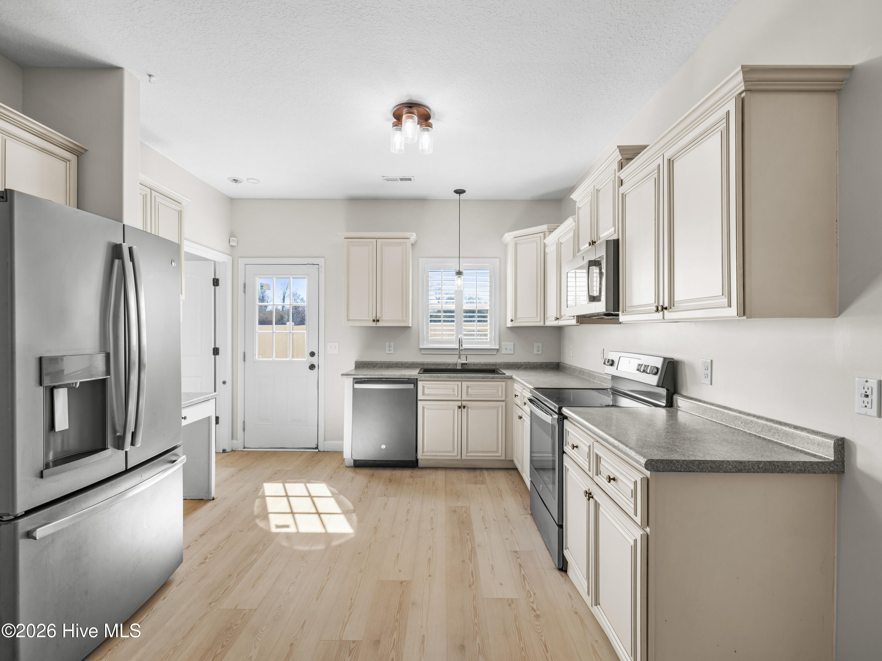 100554822 | Photo 14