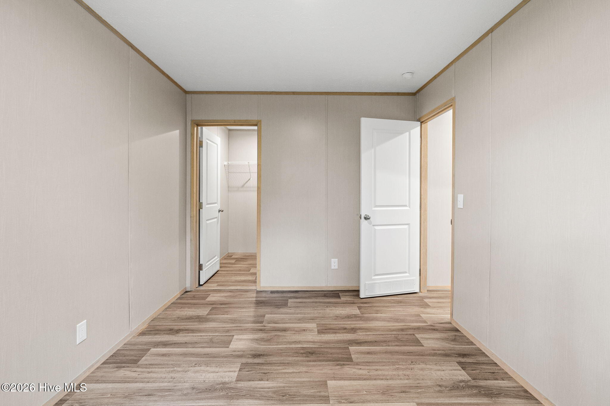 100547883 | Photo 27