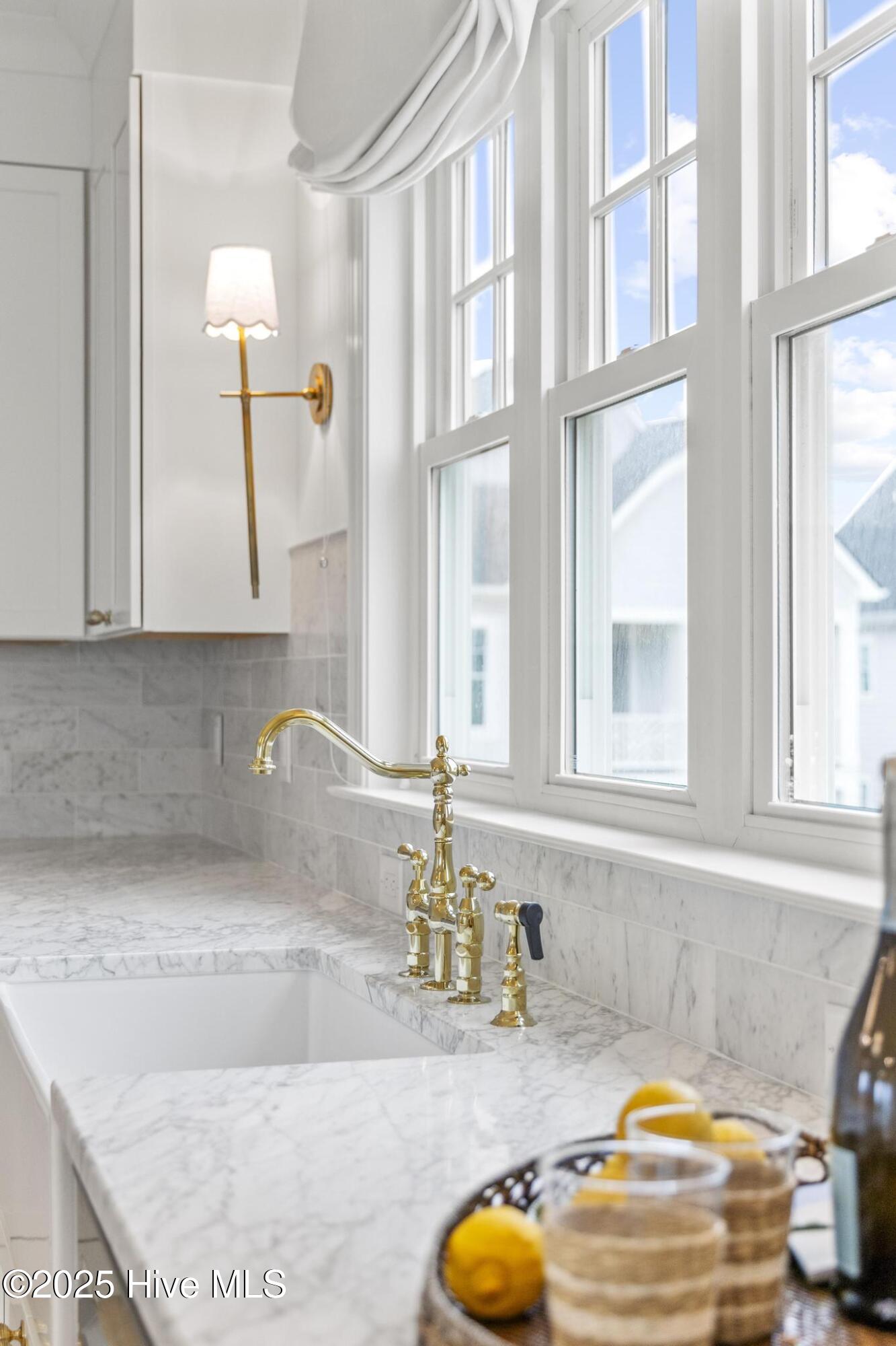 100565849 | Photo 69