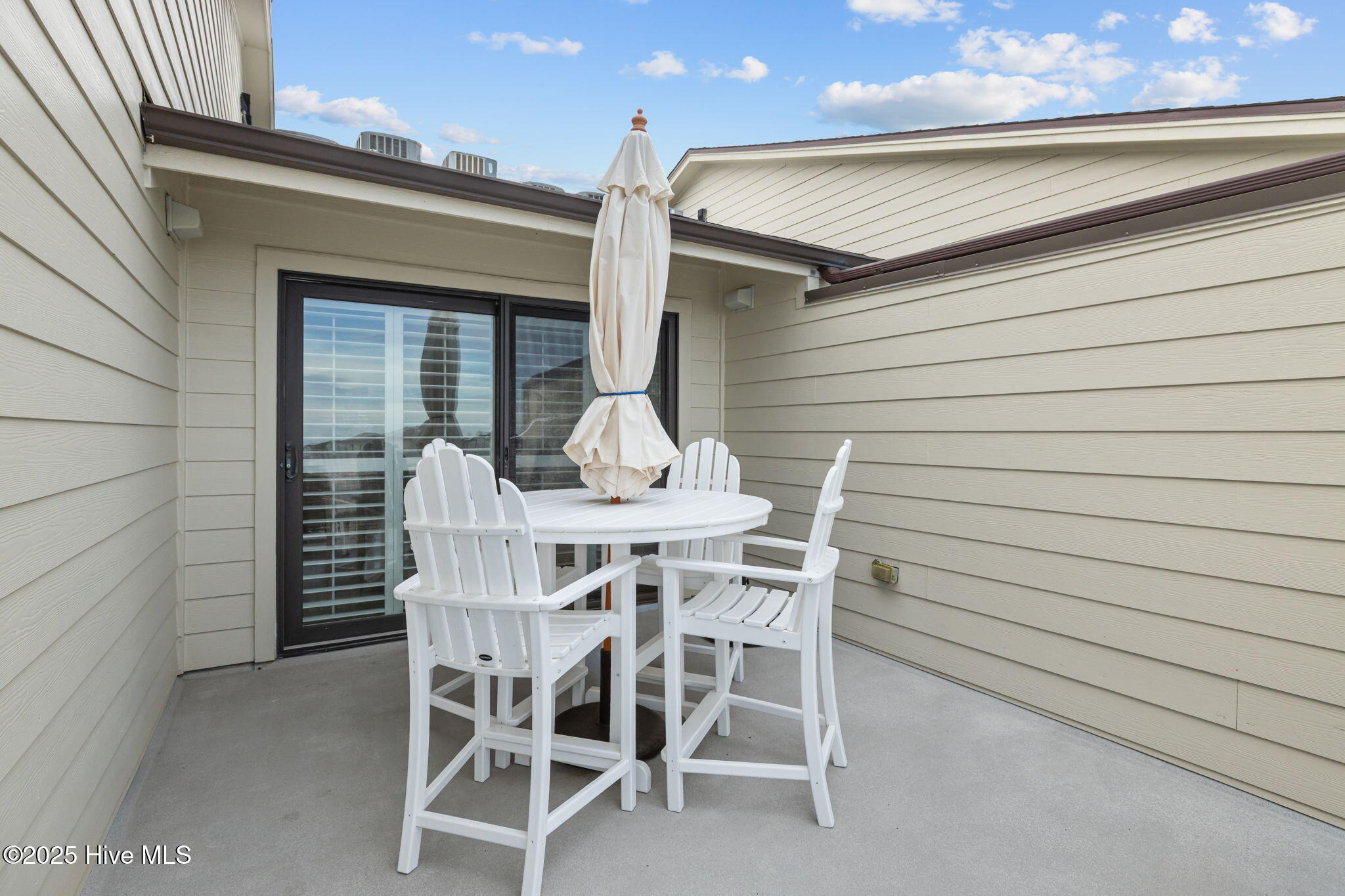 100543280 | Photo 33